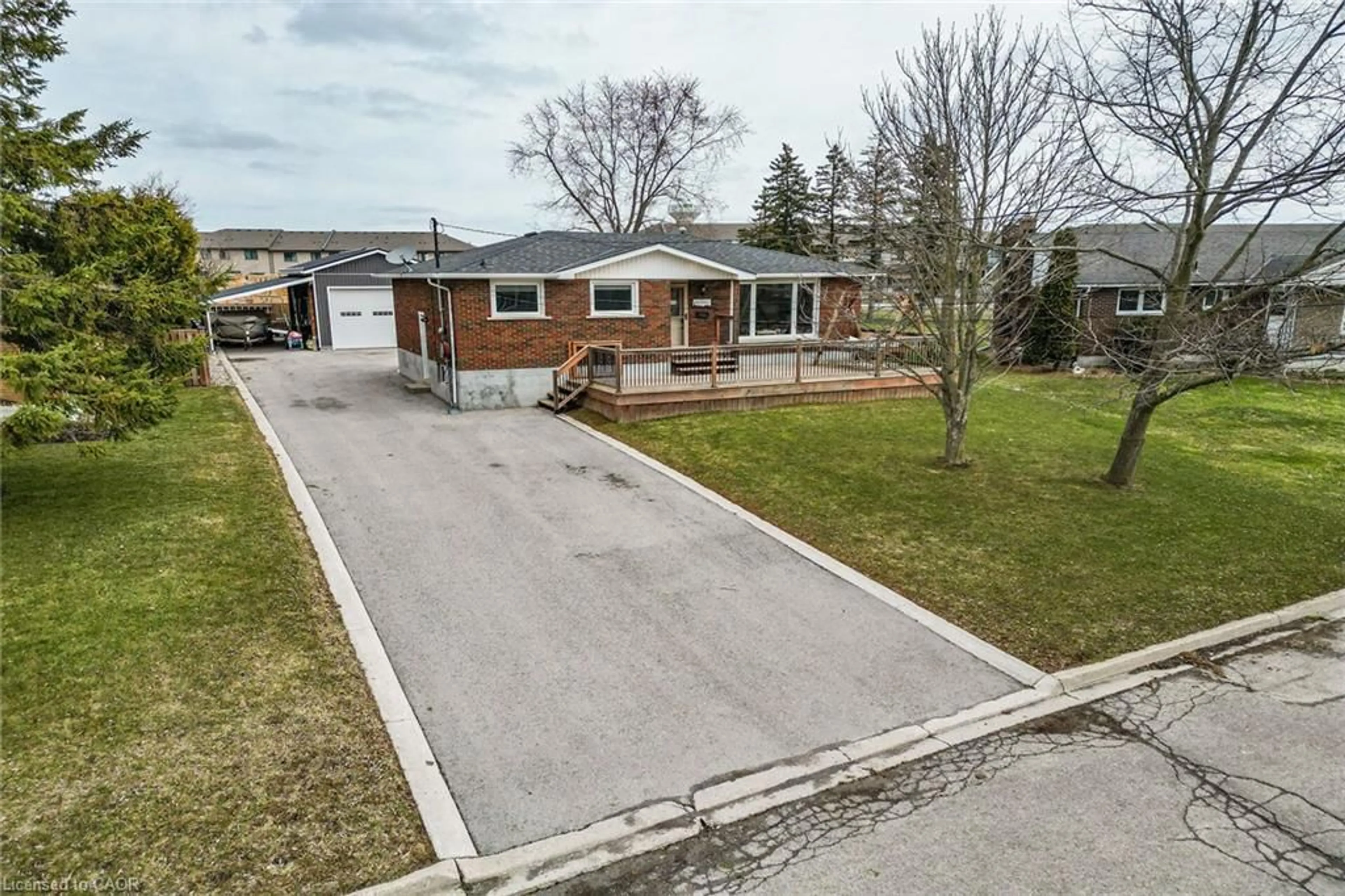A pic from outside/outdoor area/front of a property/back of a property/a pic from drone, street for 171 Morgan Ave, Smithville Ontario L0R 2A0