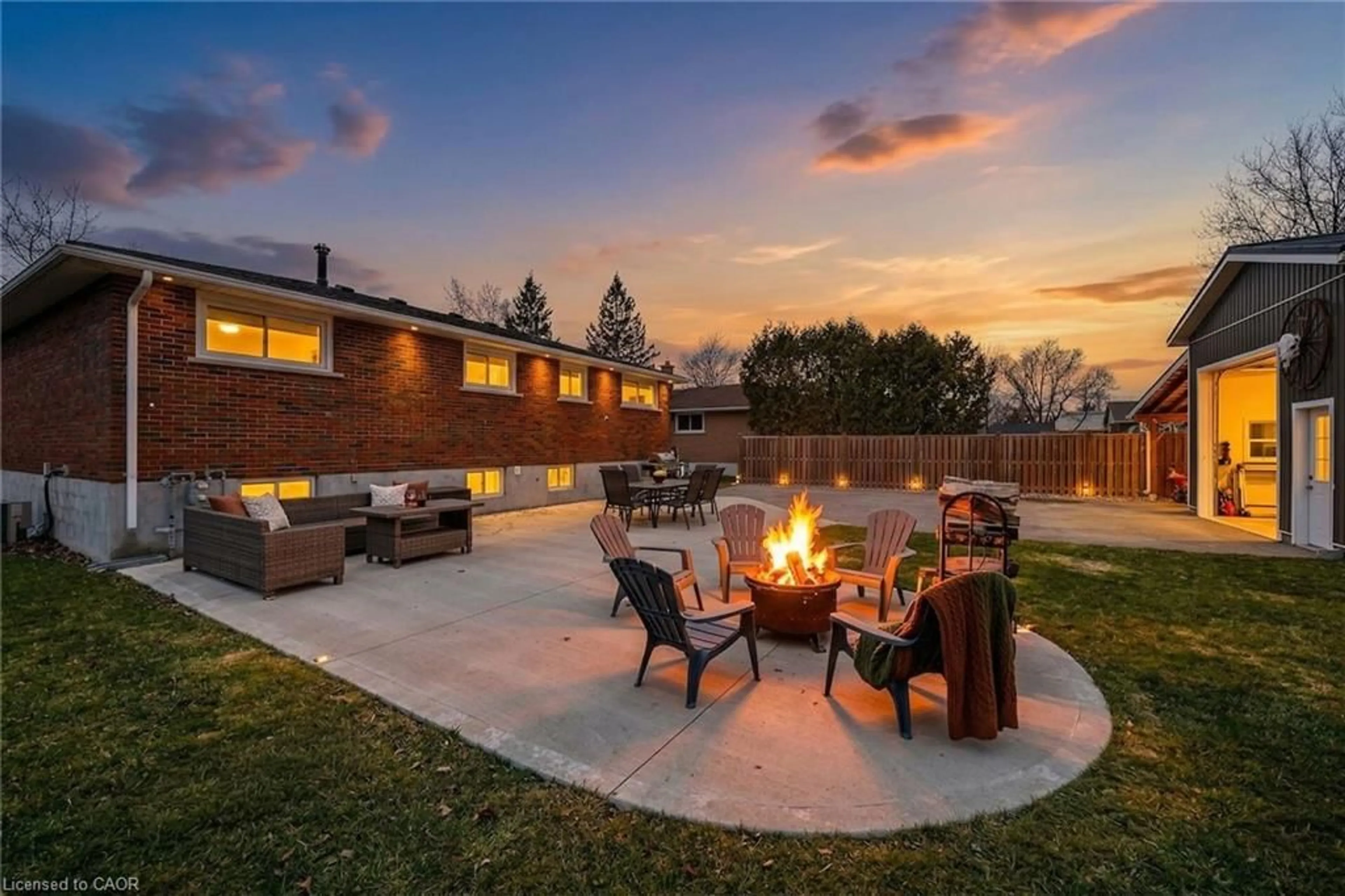 Patio, mountain view for 171 Morgan Ave, Smithville Ontario L0R 2A0