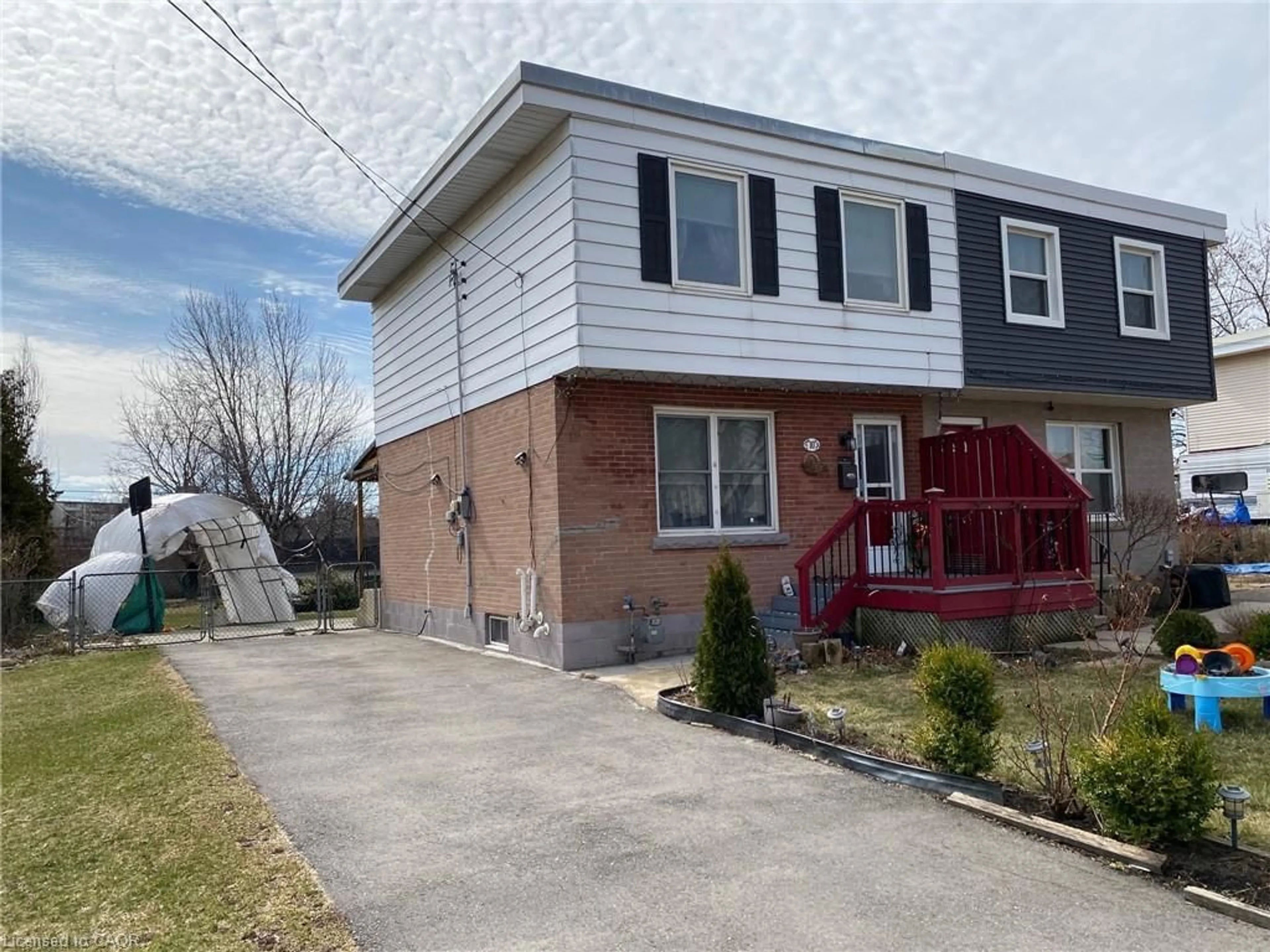 Unknown for 10 Armstrong Ave, Hamilton Ontario L8H 1M5