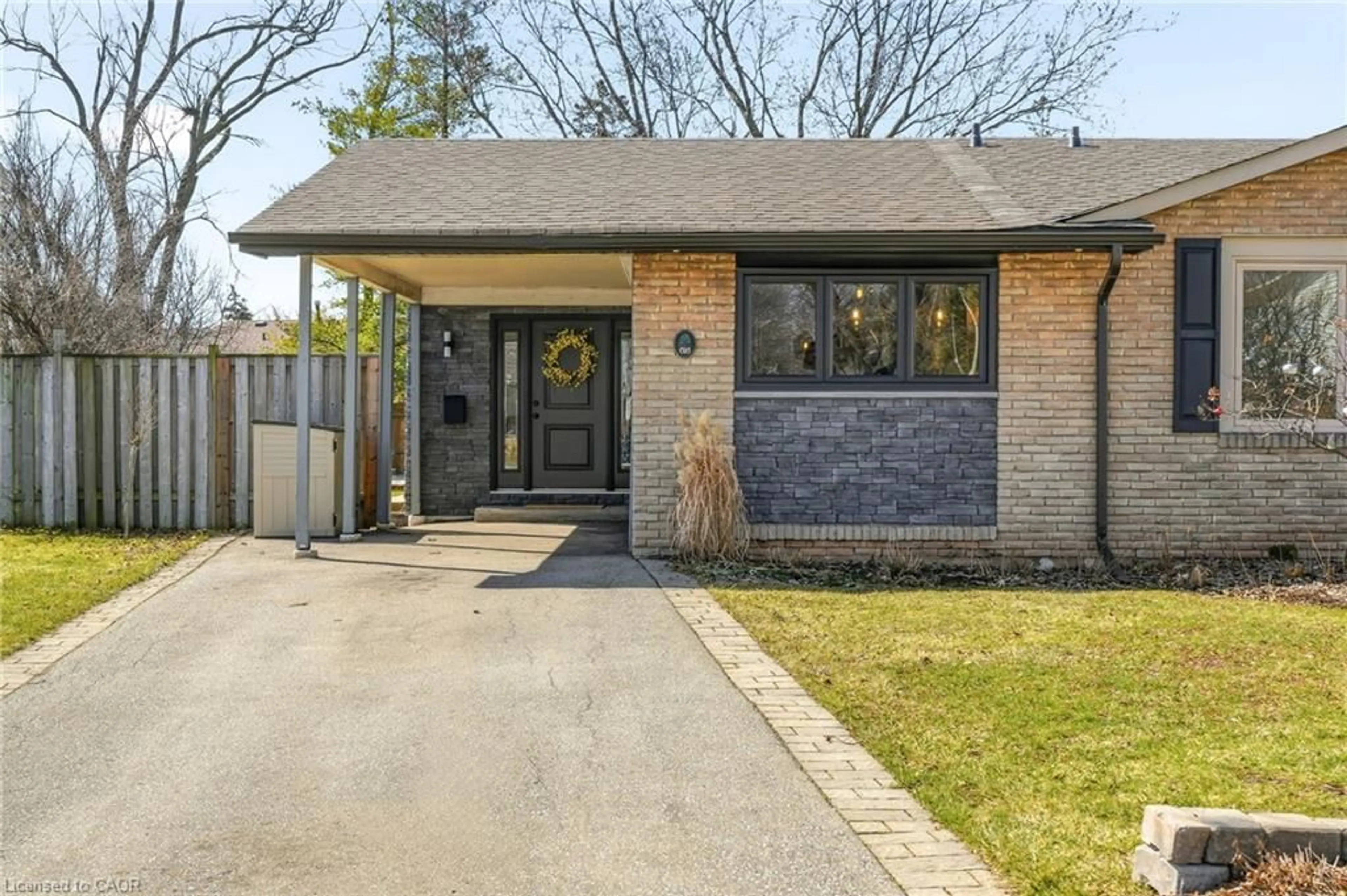 Home with brick exterior material, street for 616 Kilbirnie Pl, Burlington Ontario L7L 2M4