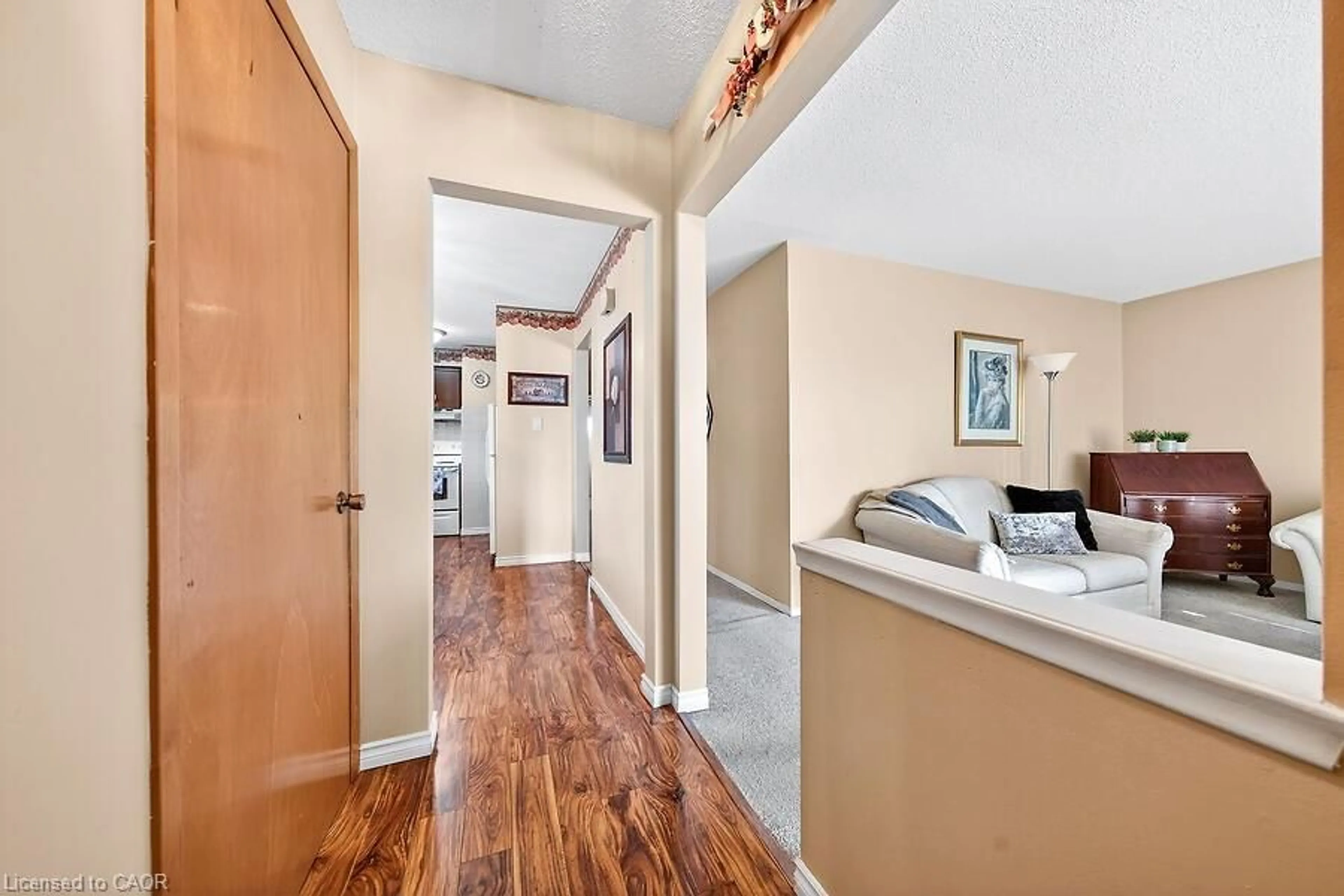 Indoor entryway for 66 Highridge Ave, Hamilton Ontario L8E 2S1