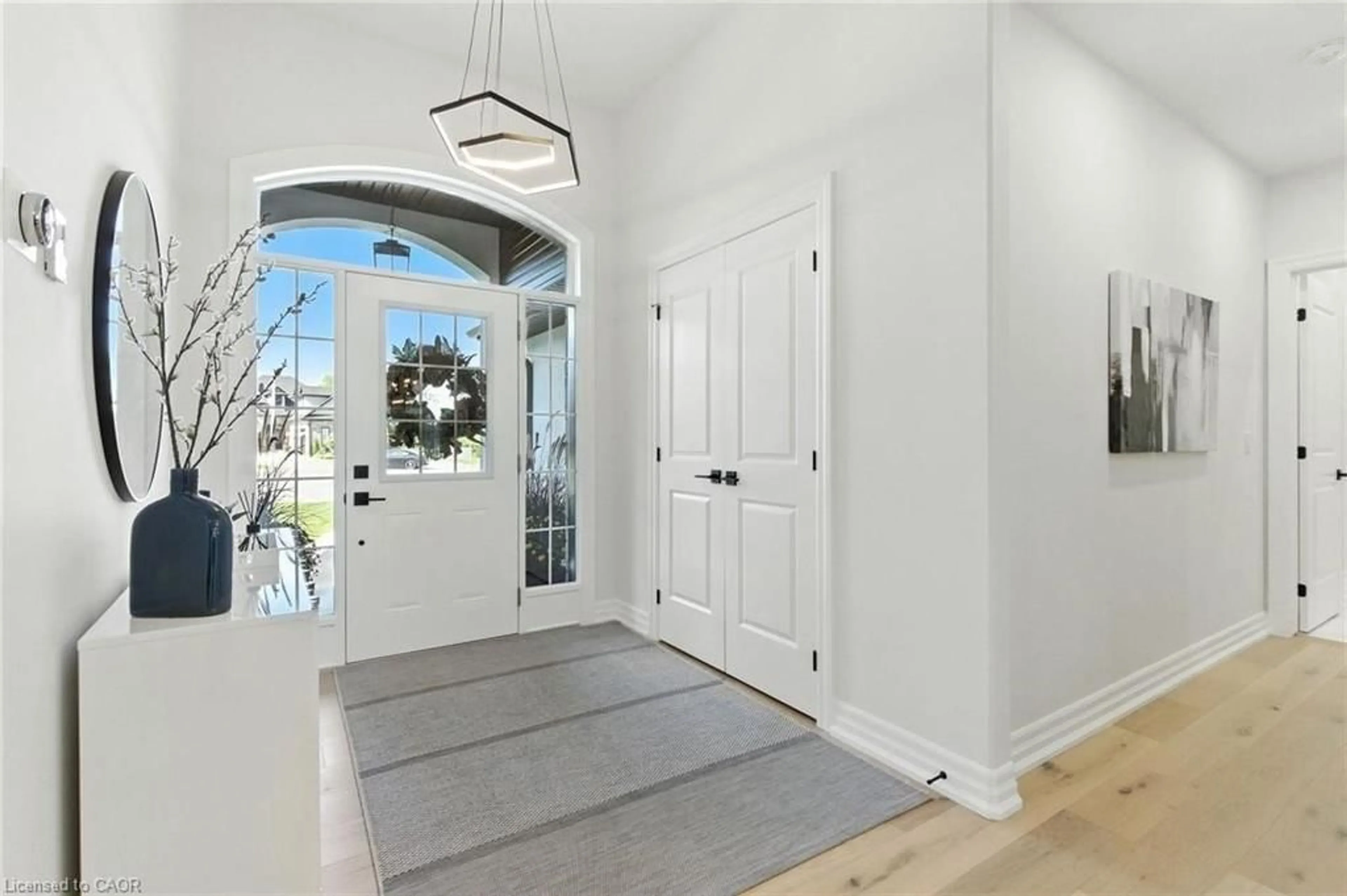 Indoor entryway for 270 Charles St, Waterford Ontario N0E 1Y0