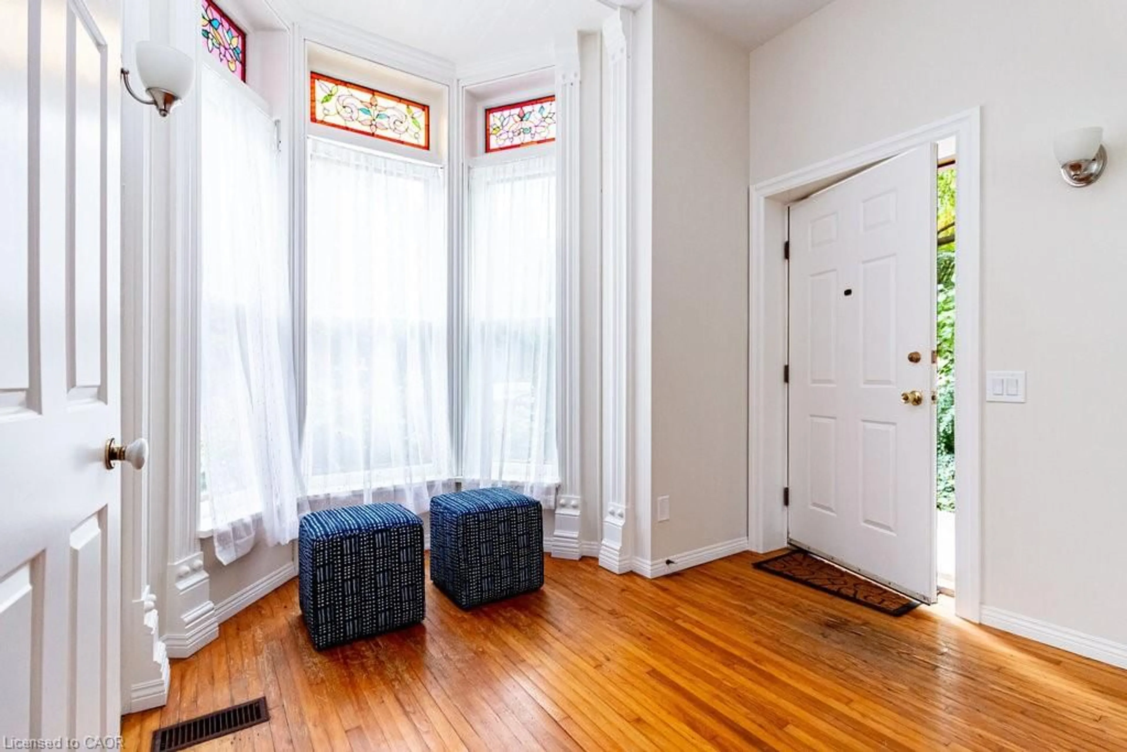 Indoor entryway for 218 Bay St, Hamilton Ontario L8P 3J1