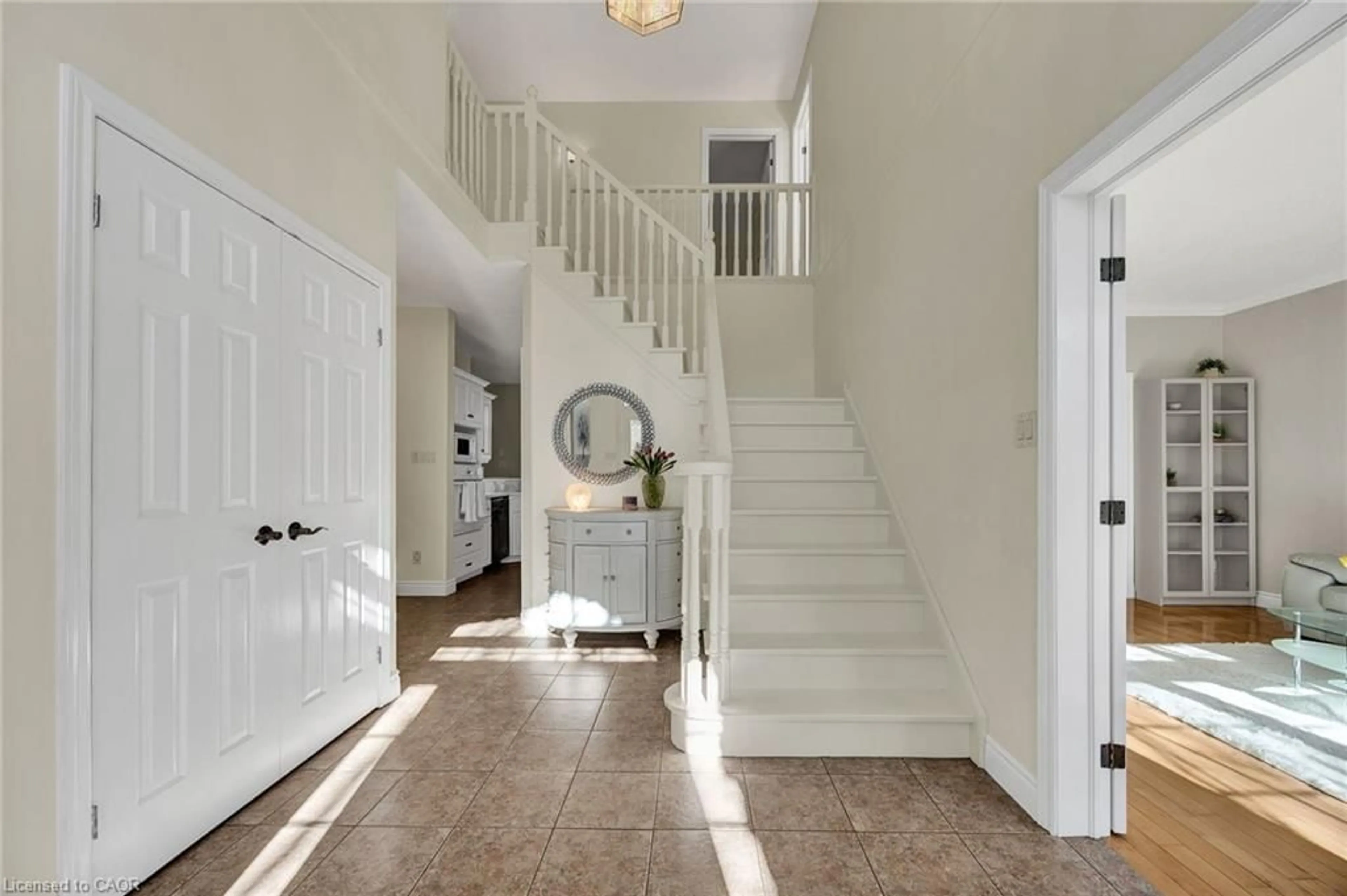 Indoor entryway for 232 The Lions Gate, Waterloo Ontario N2L 6M5