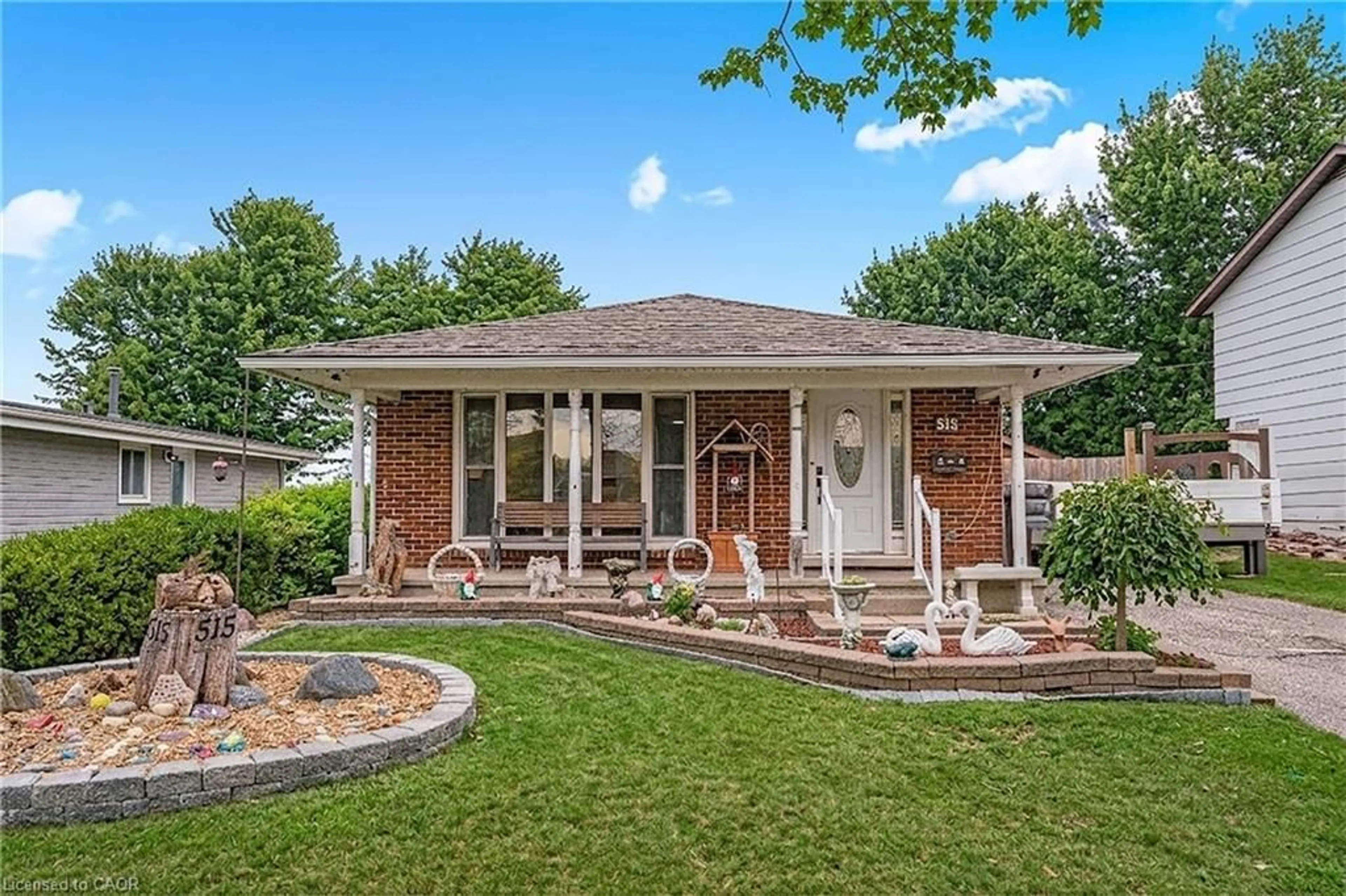 Home with brick exterior material, street for 515 Strasburg Rd, Kitchener Ontario N2E 1P1