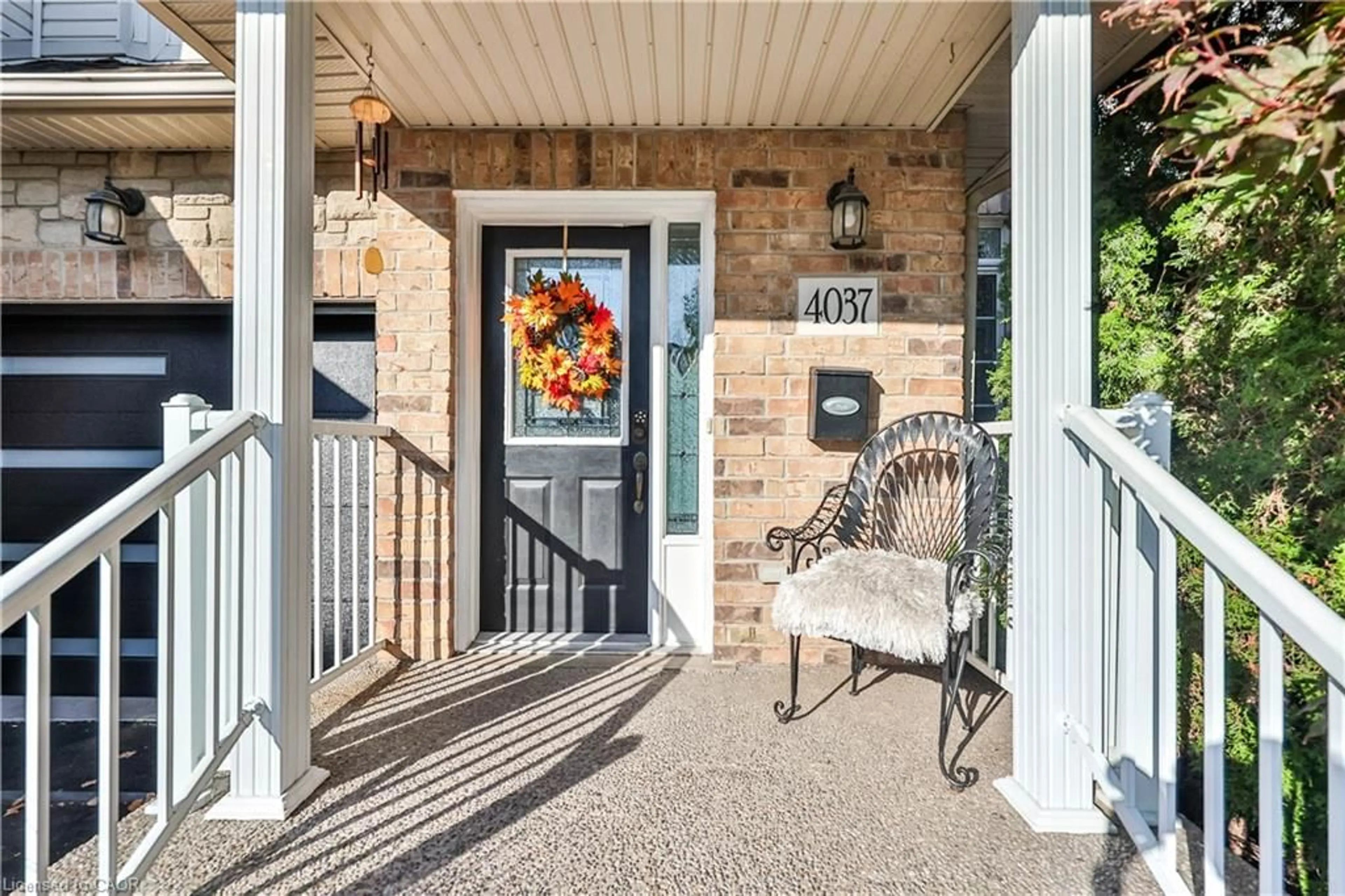 Indoor entryway for 4037 Medland Dr, Burlington Ontario L7M 4W7