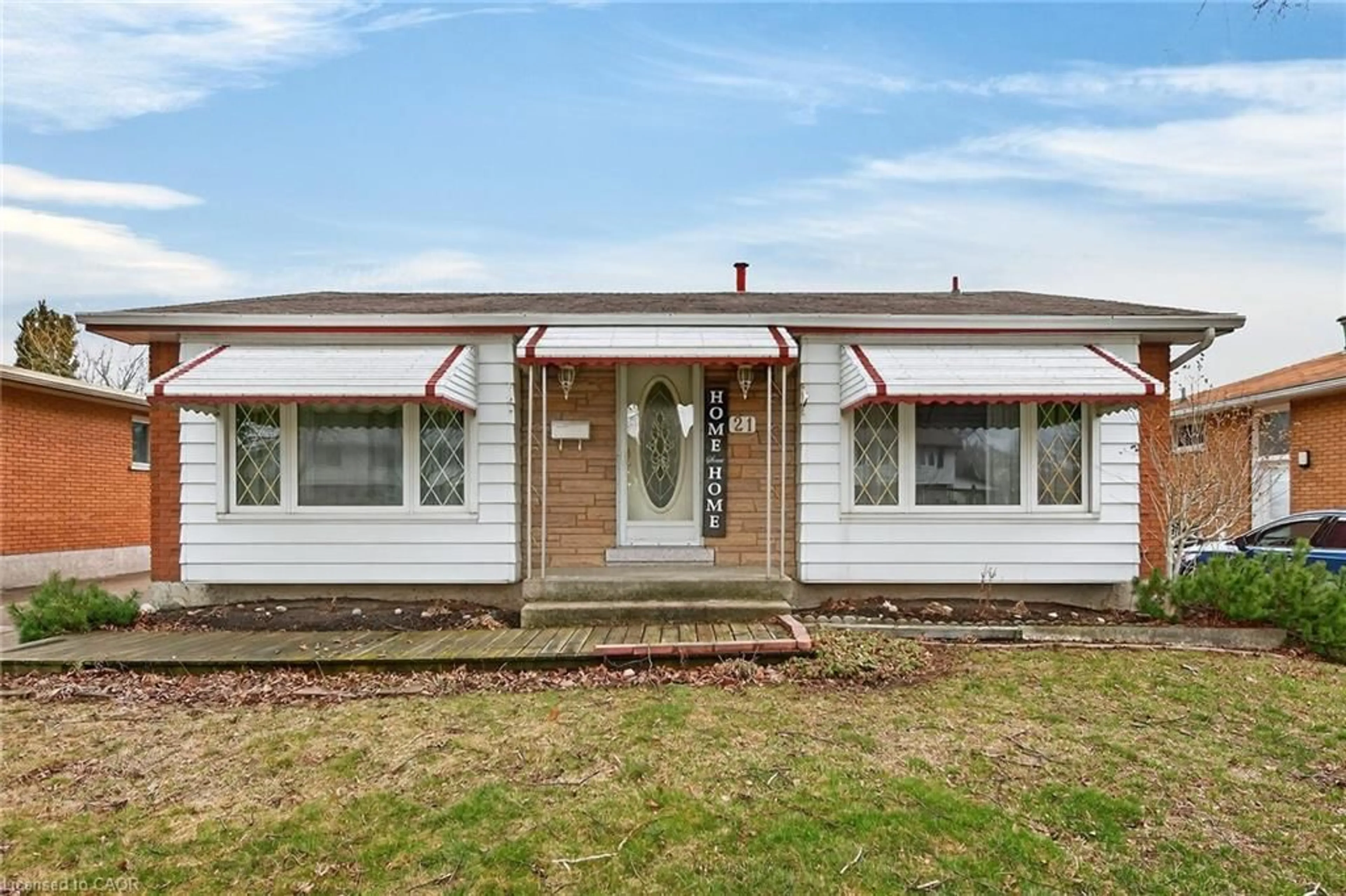 Home with vinyl exterior material, building for 21 Bluebird Ave, Hamilton Ontario L9A 3W4