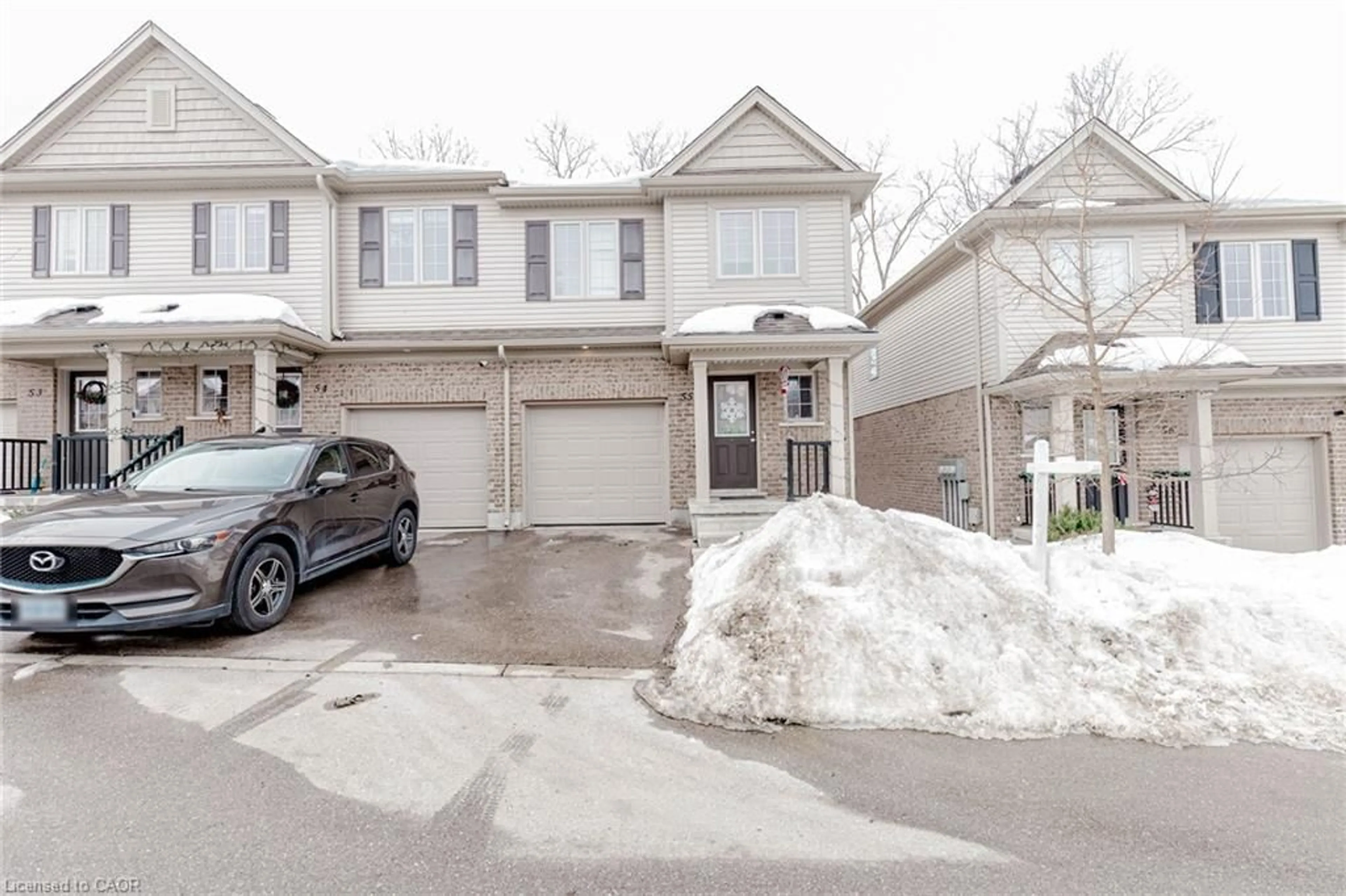 A pic from outside/outdoor area/front of a property/back of a property/a pic from drone, street for 50 Pinnacle Dr #55, Kitchener Ontario N2P 0H8