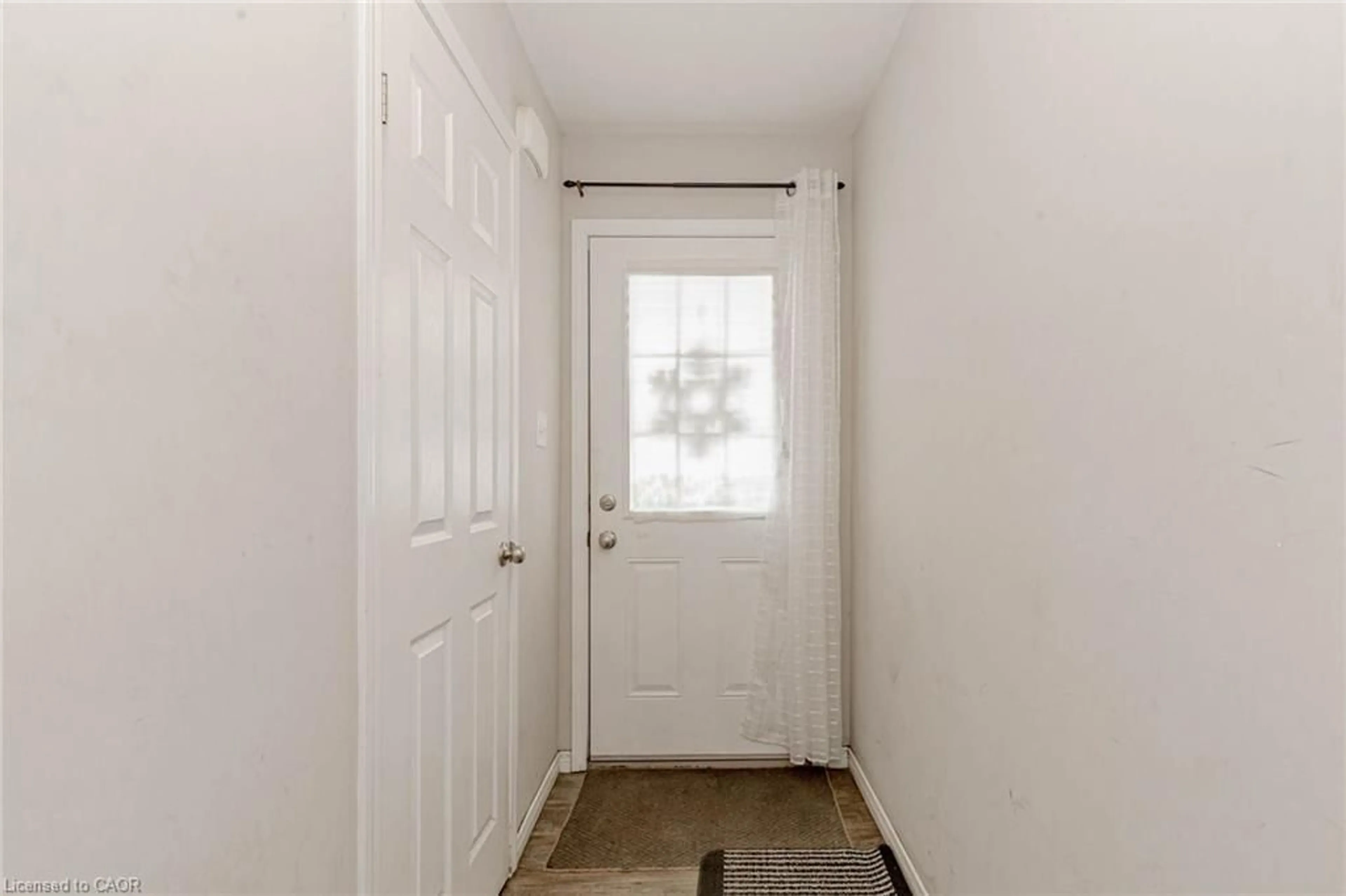 Indoor entryway for 50 Pinnacle Dr #55, Kitchener Ontario N2P 0H8