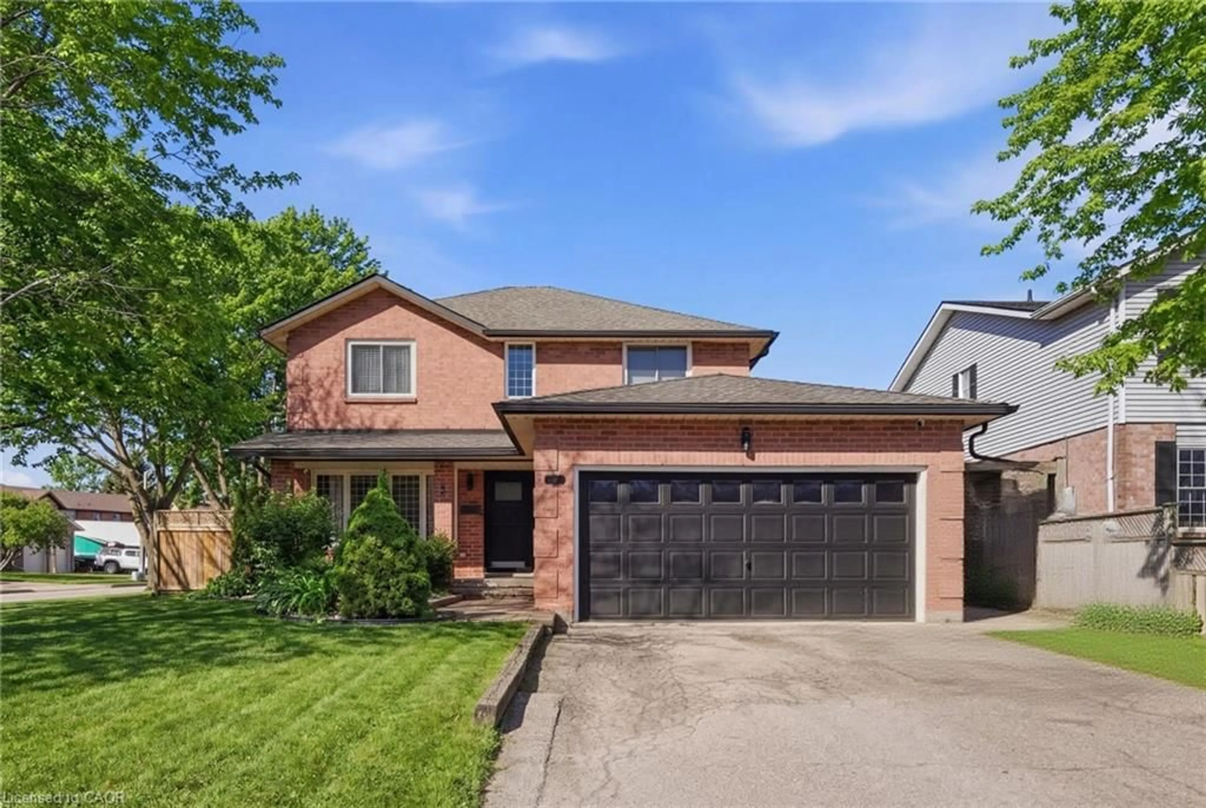 Home with brick exterior material, street for 2 Hickory Crt, Welland Ontario L3C 6S9