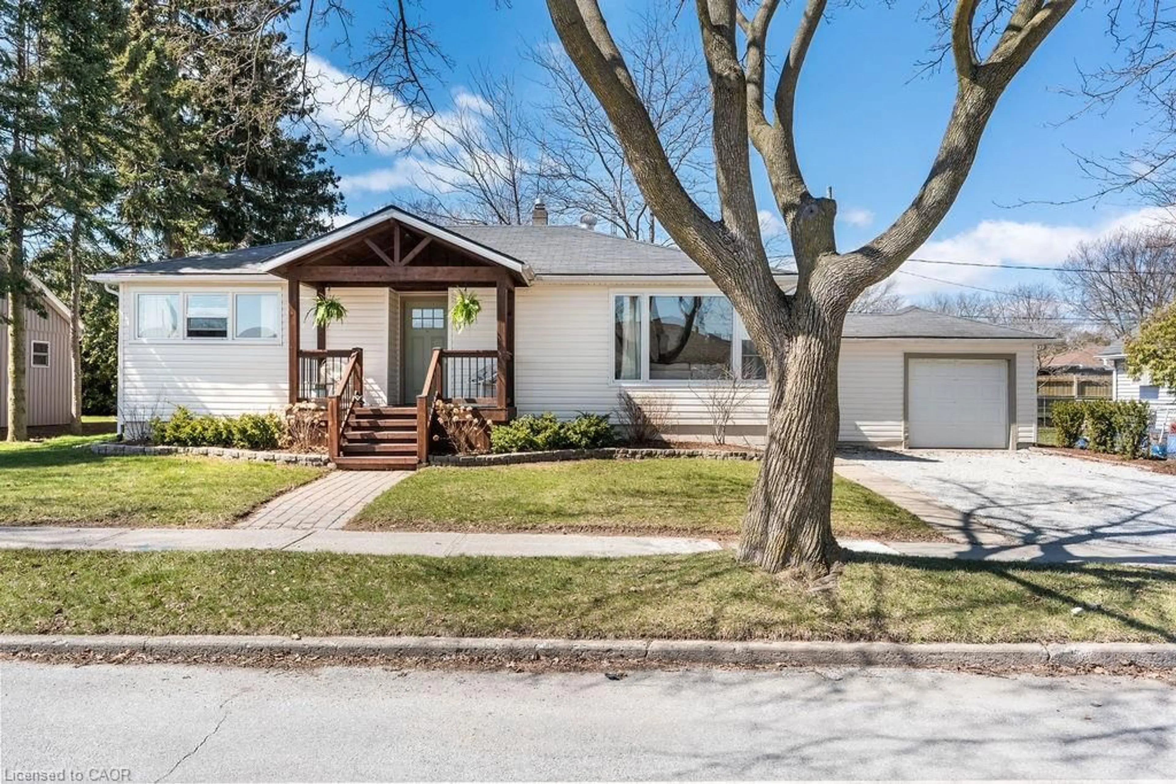 Home with vinyl exterior material, street for 11 Martin Dr, Leamington Ontario N8H 2R5