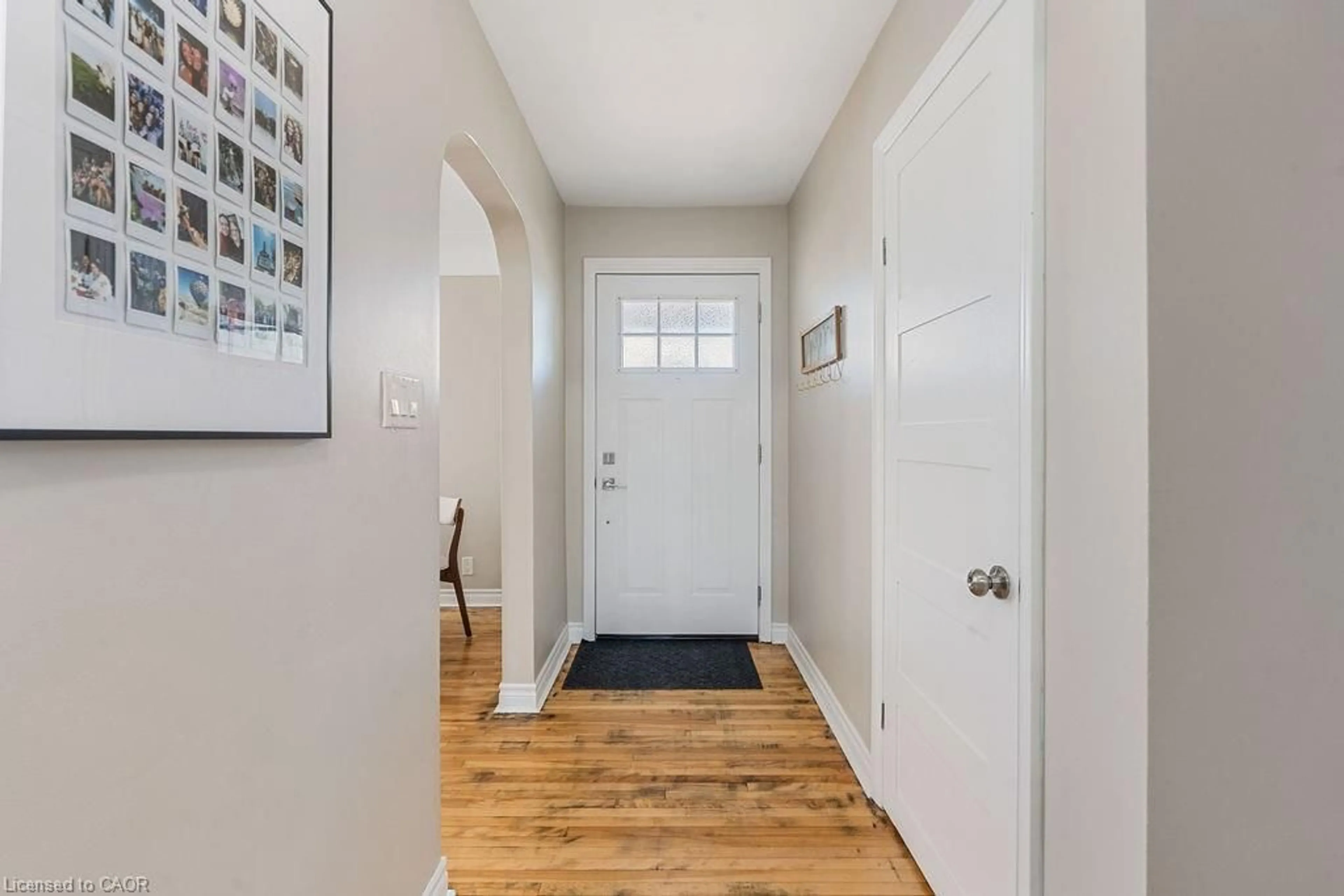 Indoor entryway for 11 Martin Dr, Leamington Ontario N8H 2R5