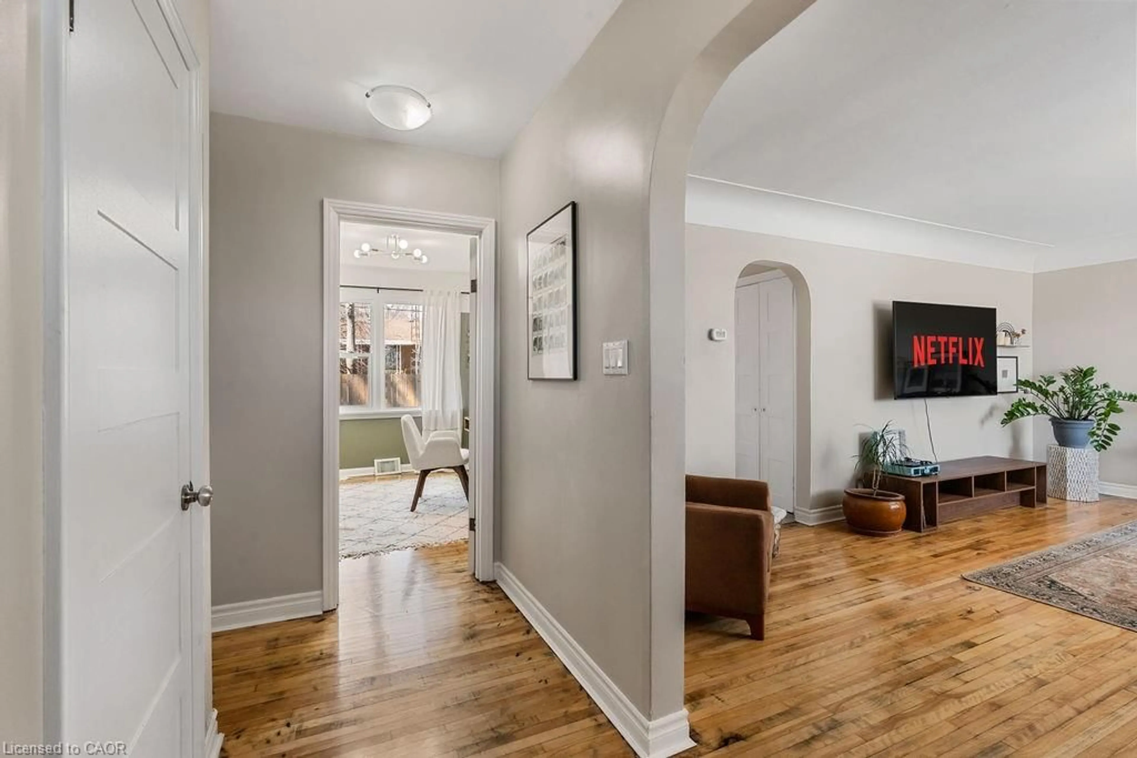 Indoor entryway for 11 Martin Dr, Leamington Ontario N8H 2R5