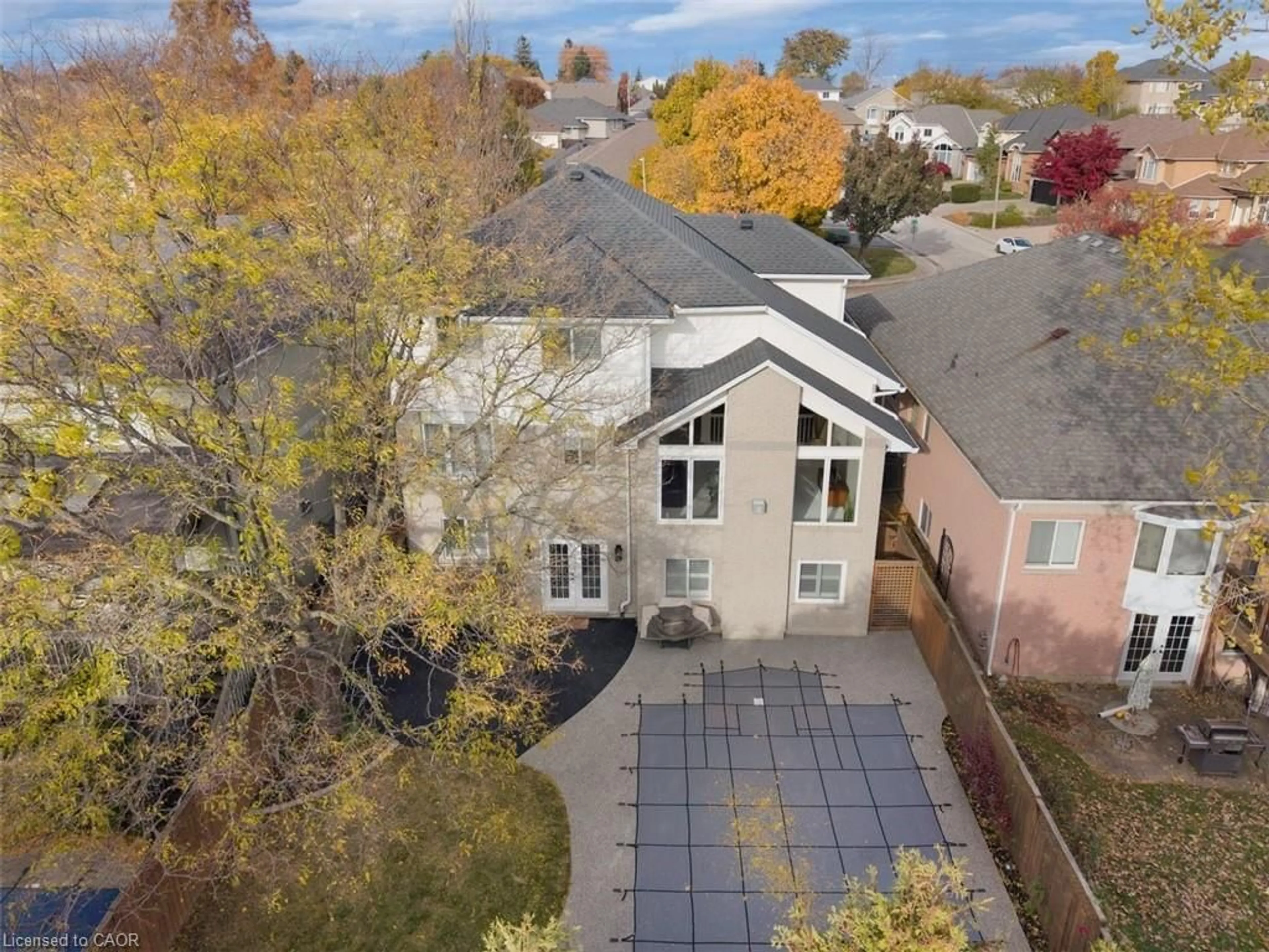 A pic from outside/outdoor area/front of a property/back of a property/a pic from drone, unknown for 90 Westlawn Dr, Hamilton Ontario L9B 2K9