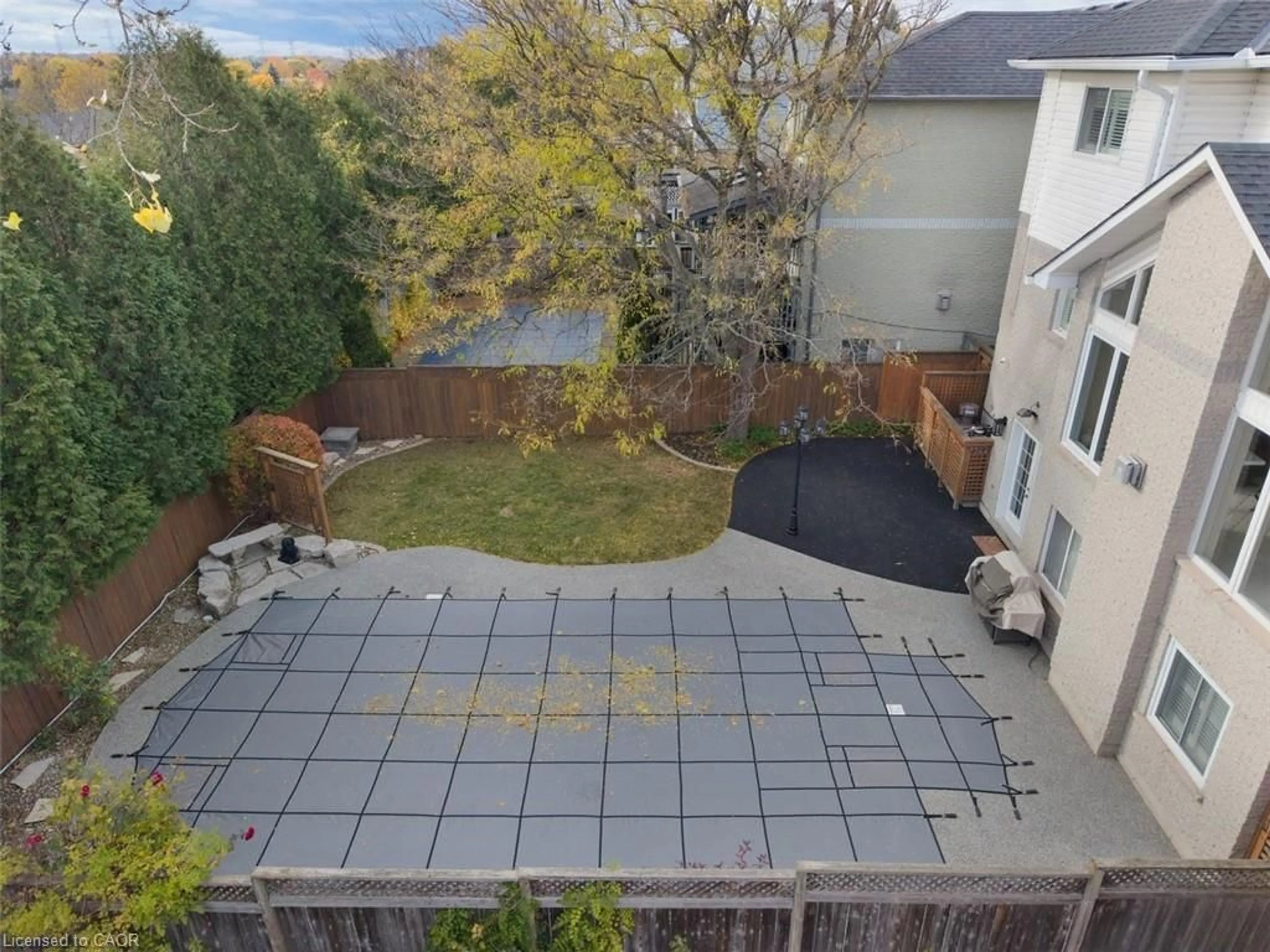 Patio, street for 90 Westlawn Dr, Hamilton Ontario L9B 2K9