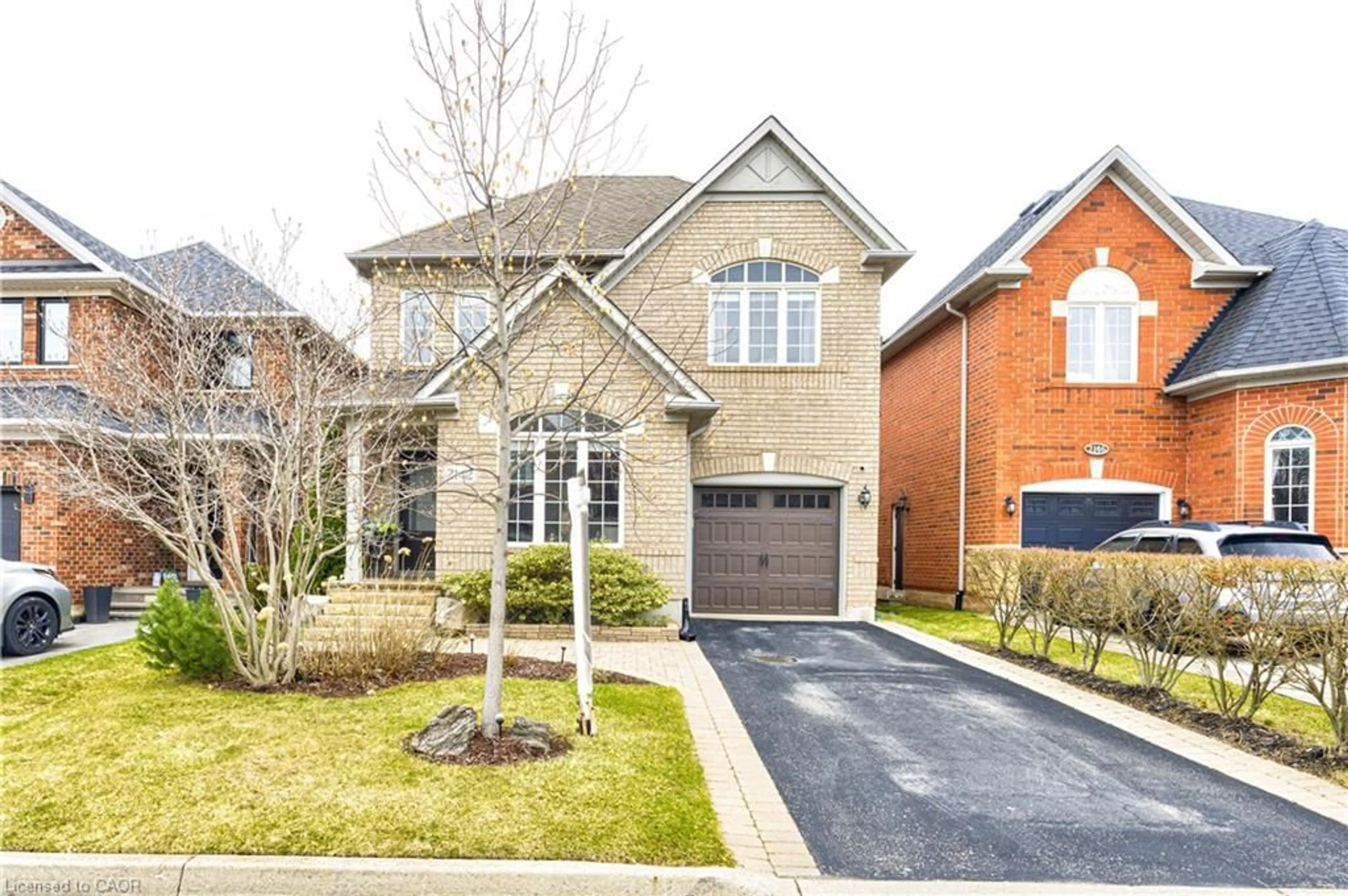 Home with brick exterior material, street for 2142 Meadowglen Dr, Oakville Ontario L6M 4C8
