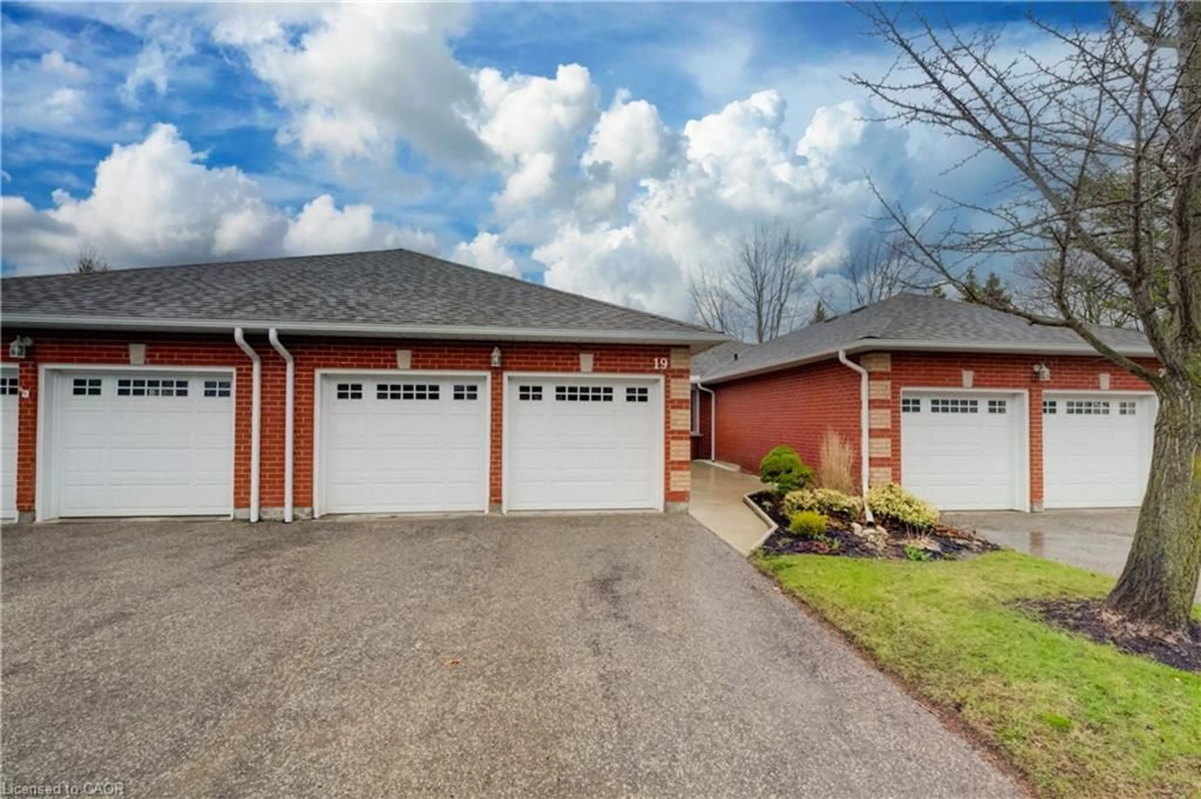 Indoor garage for 85 Beasley Cres #19, Cambridge Ontario N1T 1P5