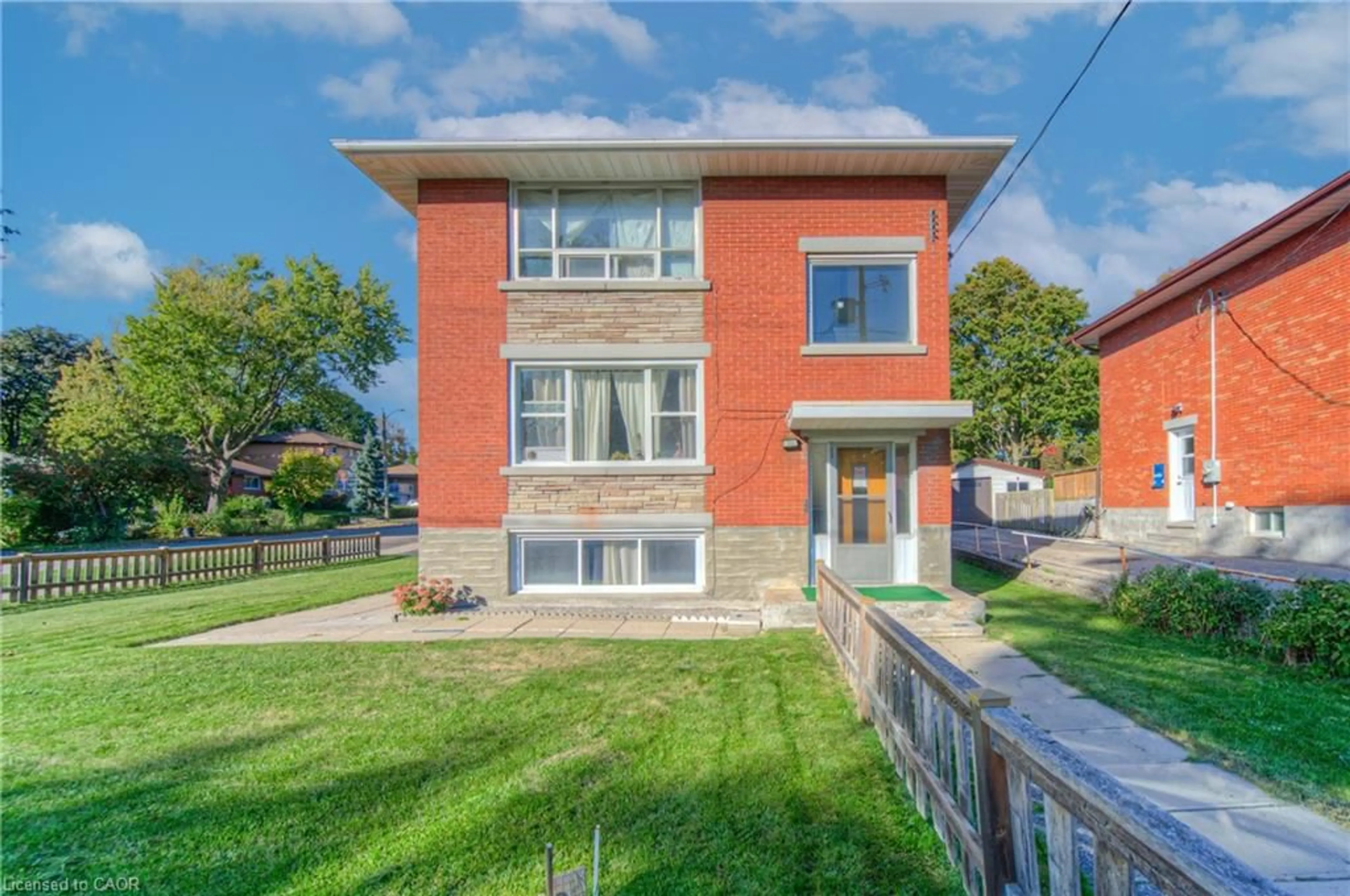 Home with brick exterior material, building for 346 Prospect Ave, Kitchener Ontario N2A 1E1