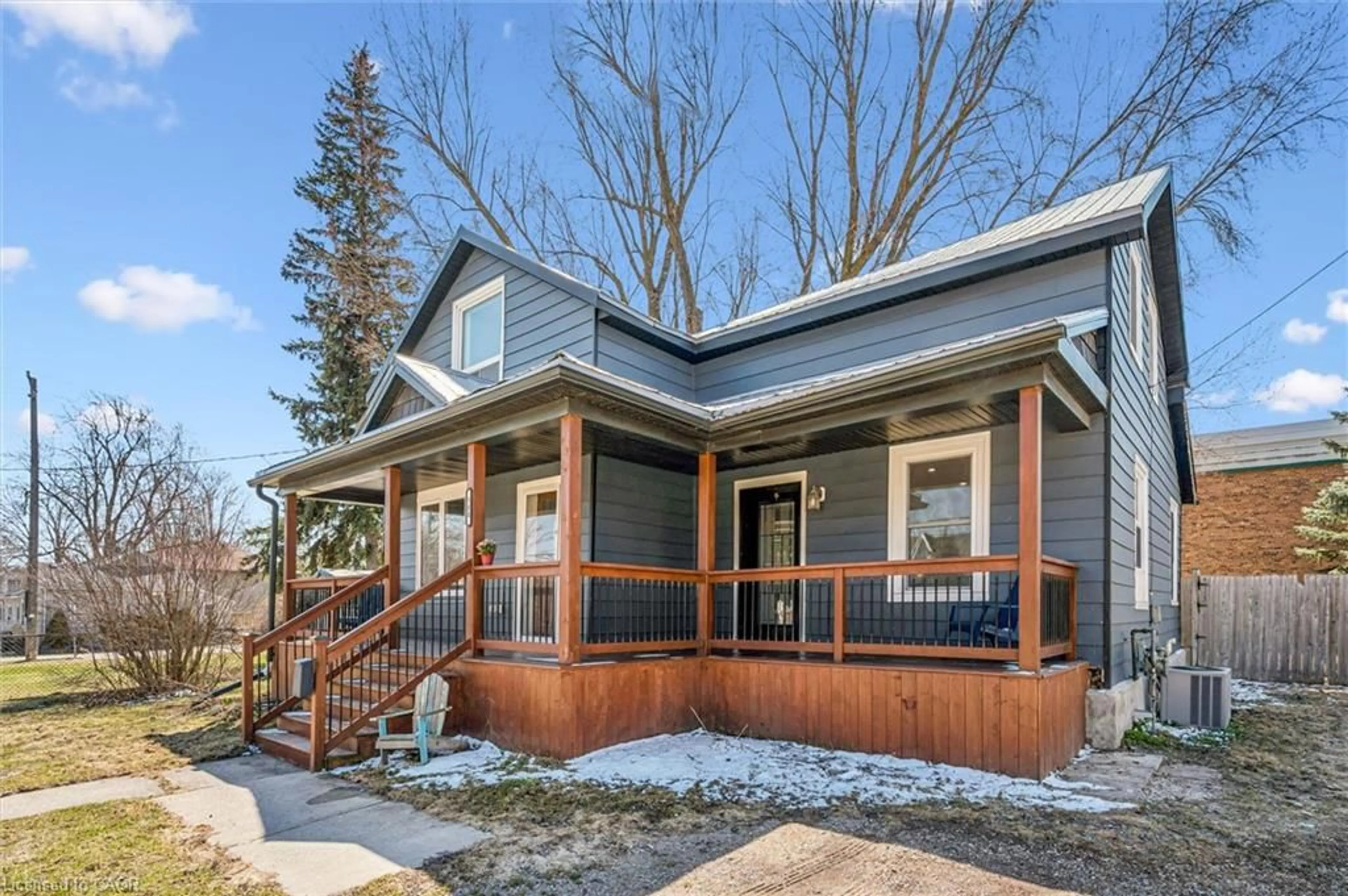 Home with vinyl exterior material, unknown for 580 Main St, Listowel Ontario N4W 2C6