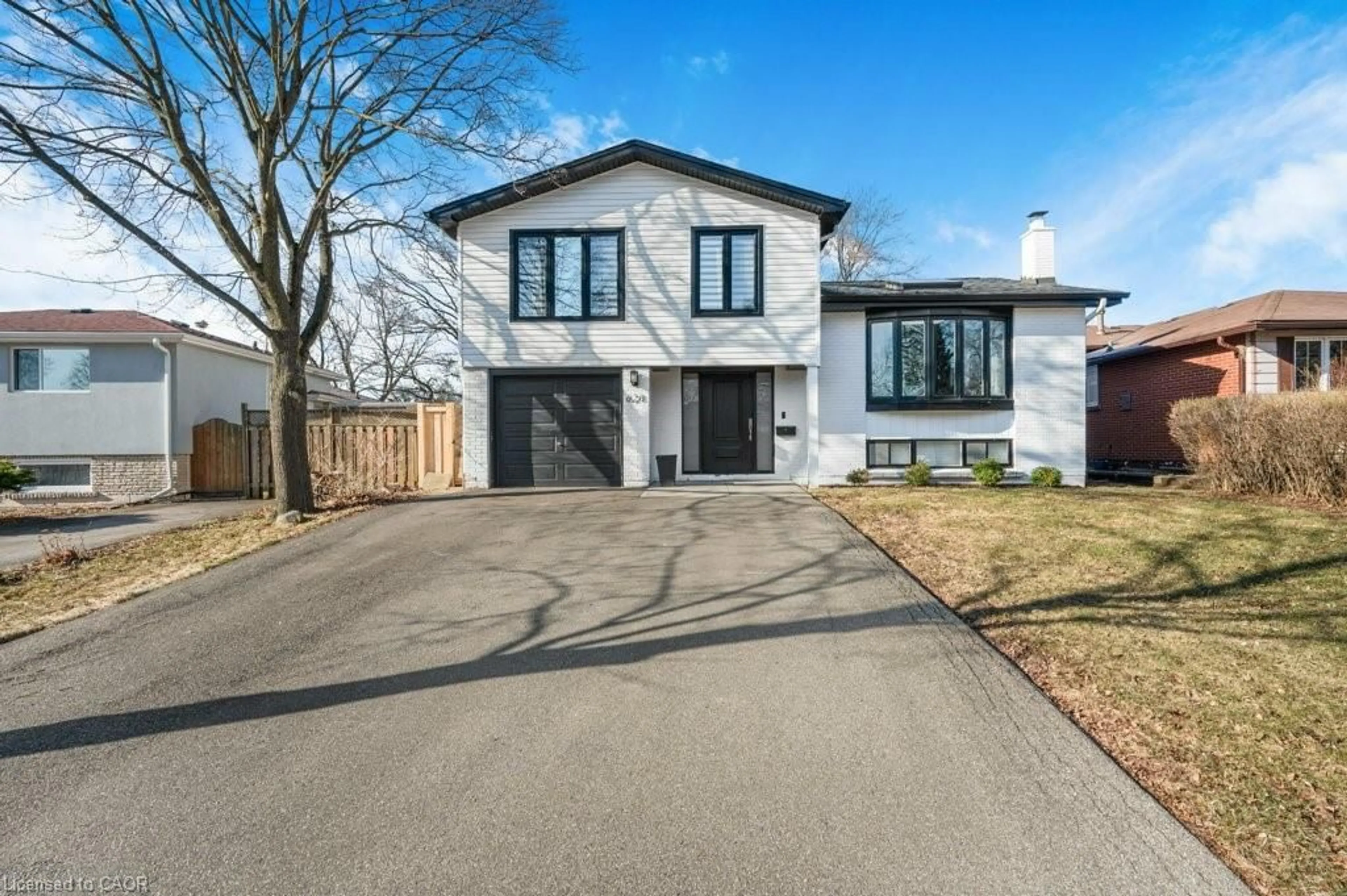 Home with brick exterior material, street for 628 Ardleigh Cres, Burlington Ontario L7L 4K8