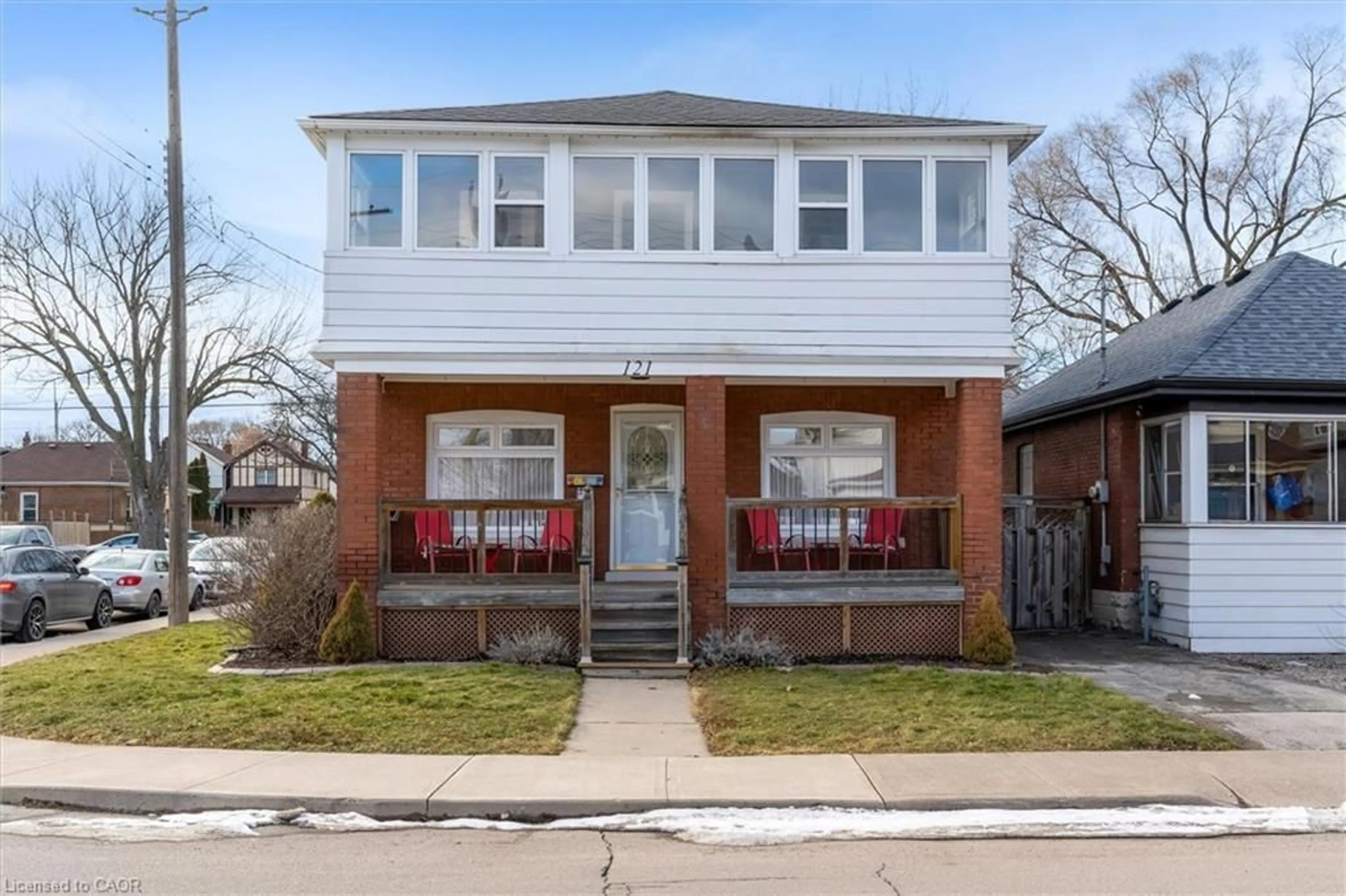Home with brick exterior material, street for 121 Edgemont St, Hamilton Ontario L8H 4E2