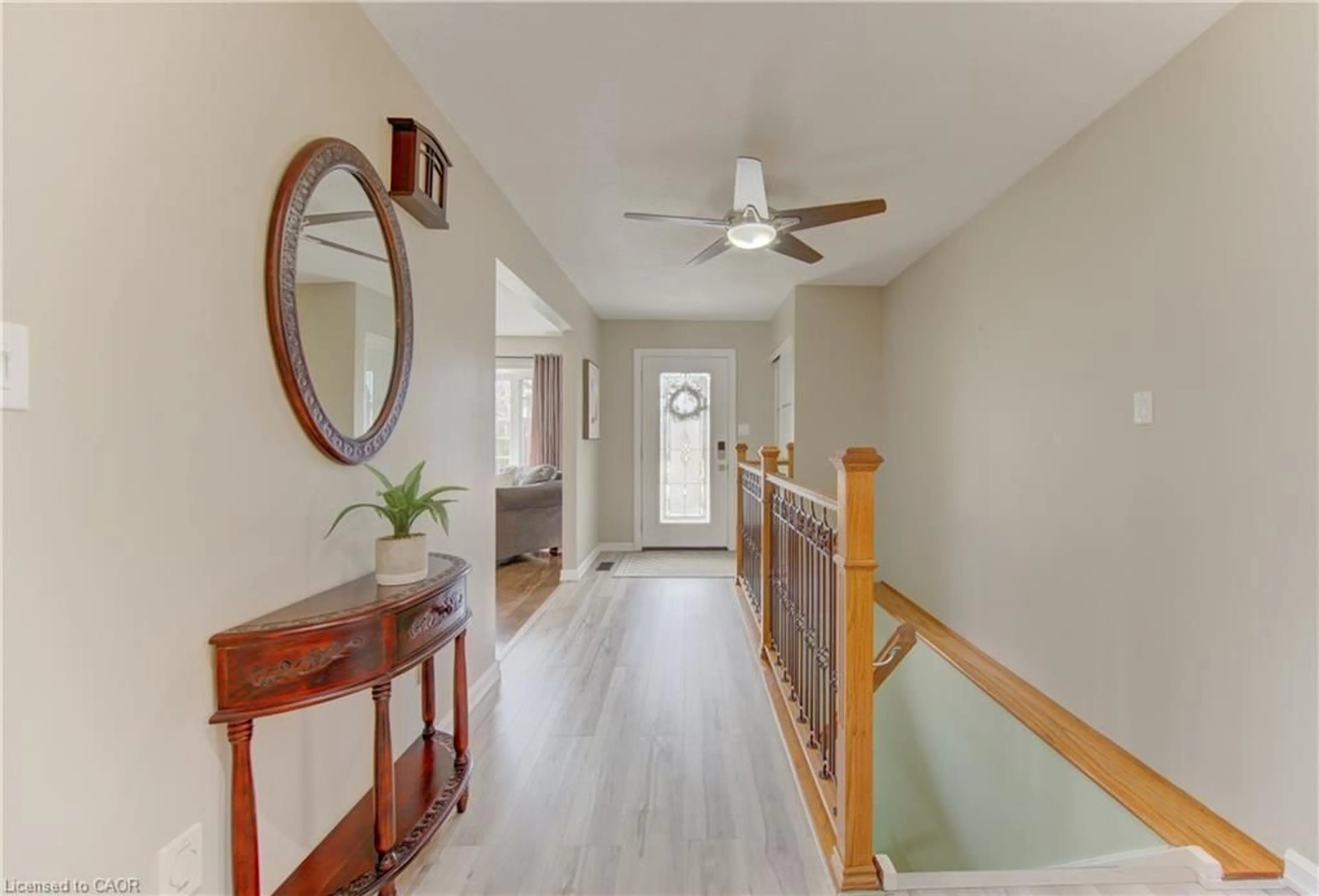 Indoor entryway for 117 Erinbrook Dr, Kitchener Ontario N2E 3C4