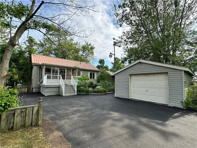 2592 Lakeshore Rd, Dunnville 3