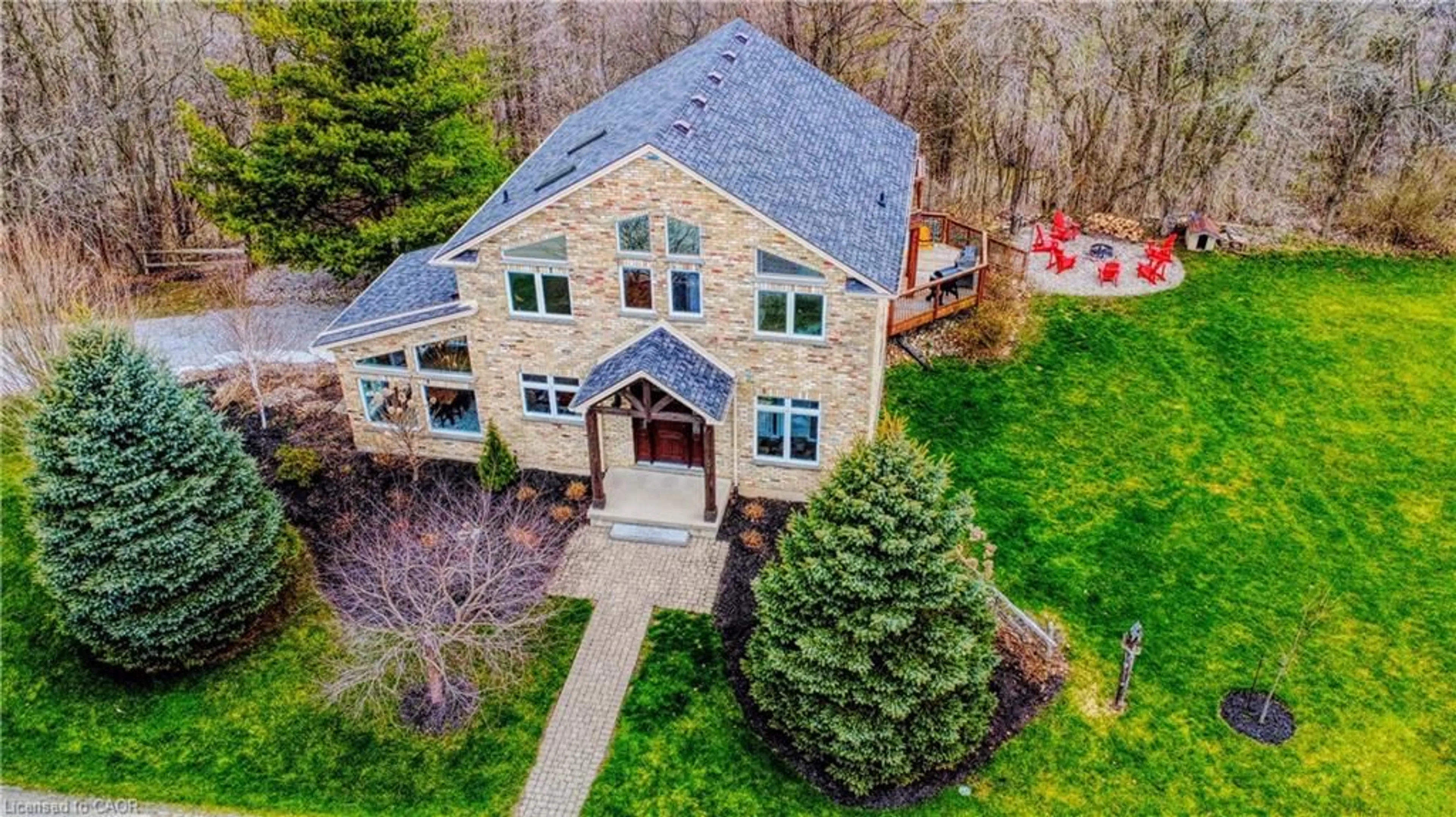 A pic from outside/outdoor area/front of a property/back of a property/a pic from drone, building for 31 Chapel St, Vienna Ontario N0J 1Z0