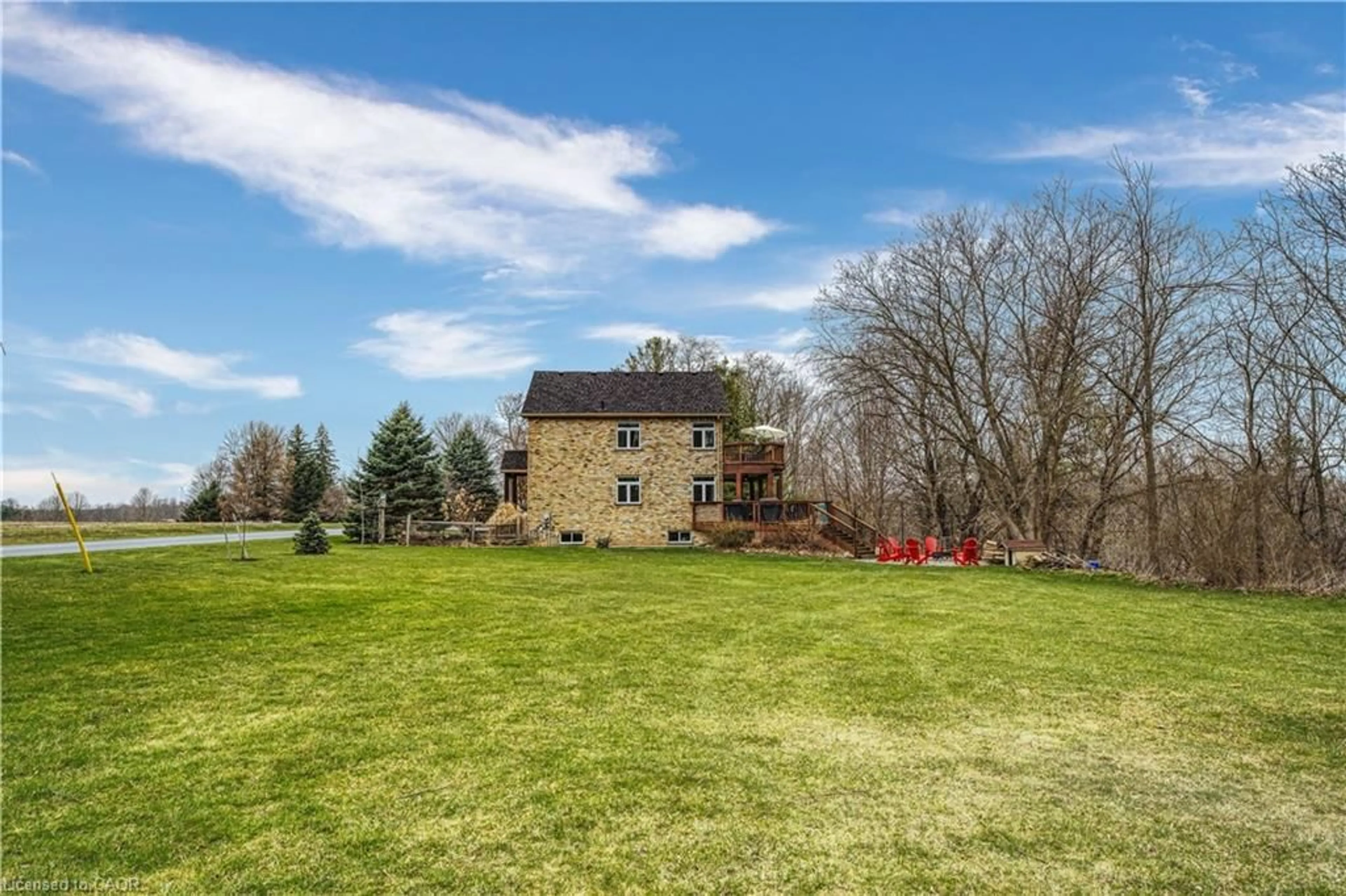 A pic from outside/outdoor area/front of a property/back of a property/a pic from drone, unknown for 31 Chapel St, Vienna Ontario N0J 1Z0