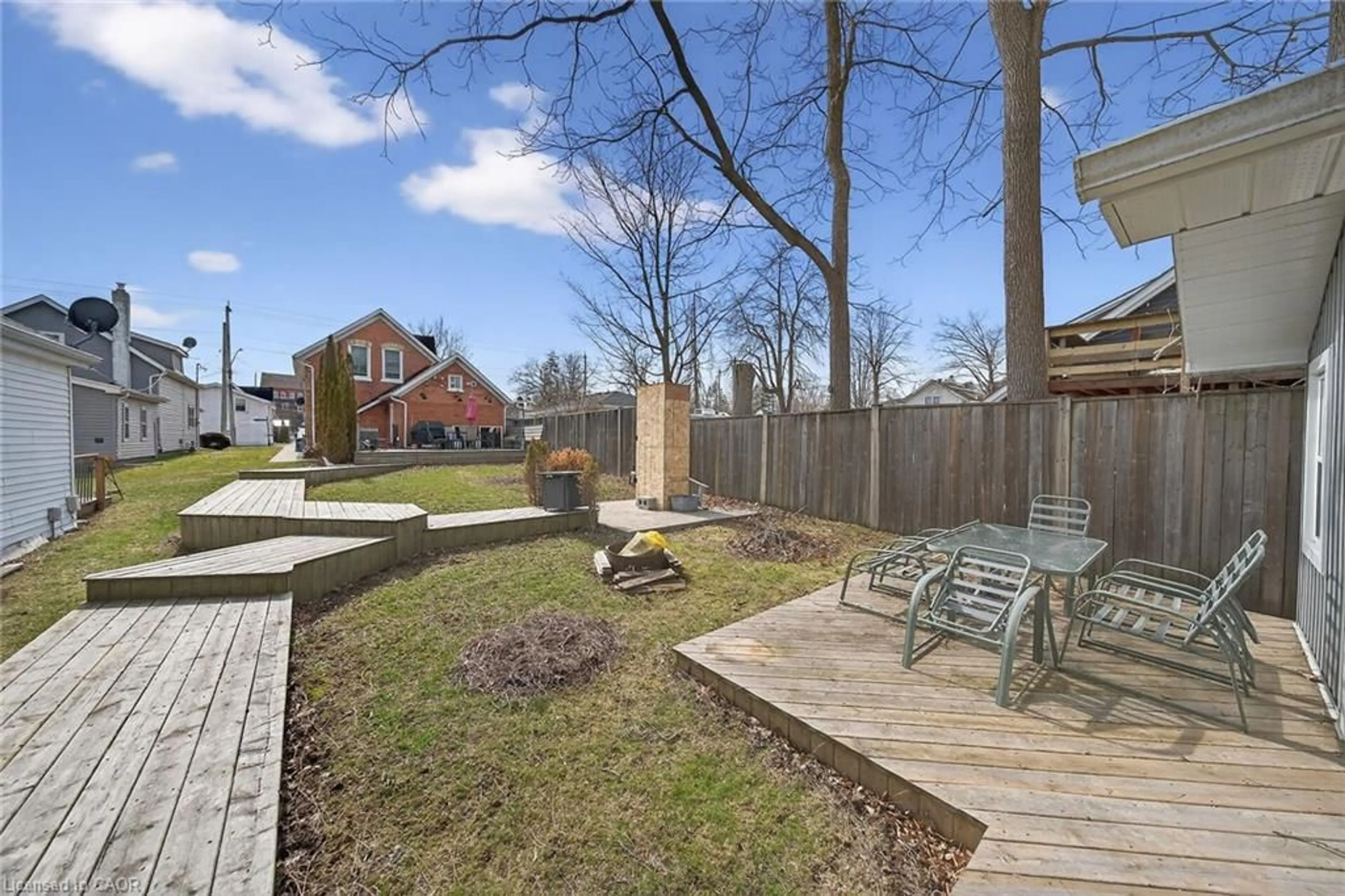 Patio, street for 40 St Andrew St, Port Dover Ontario N0A 1N0