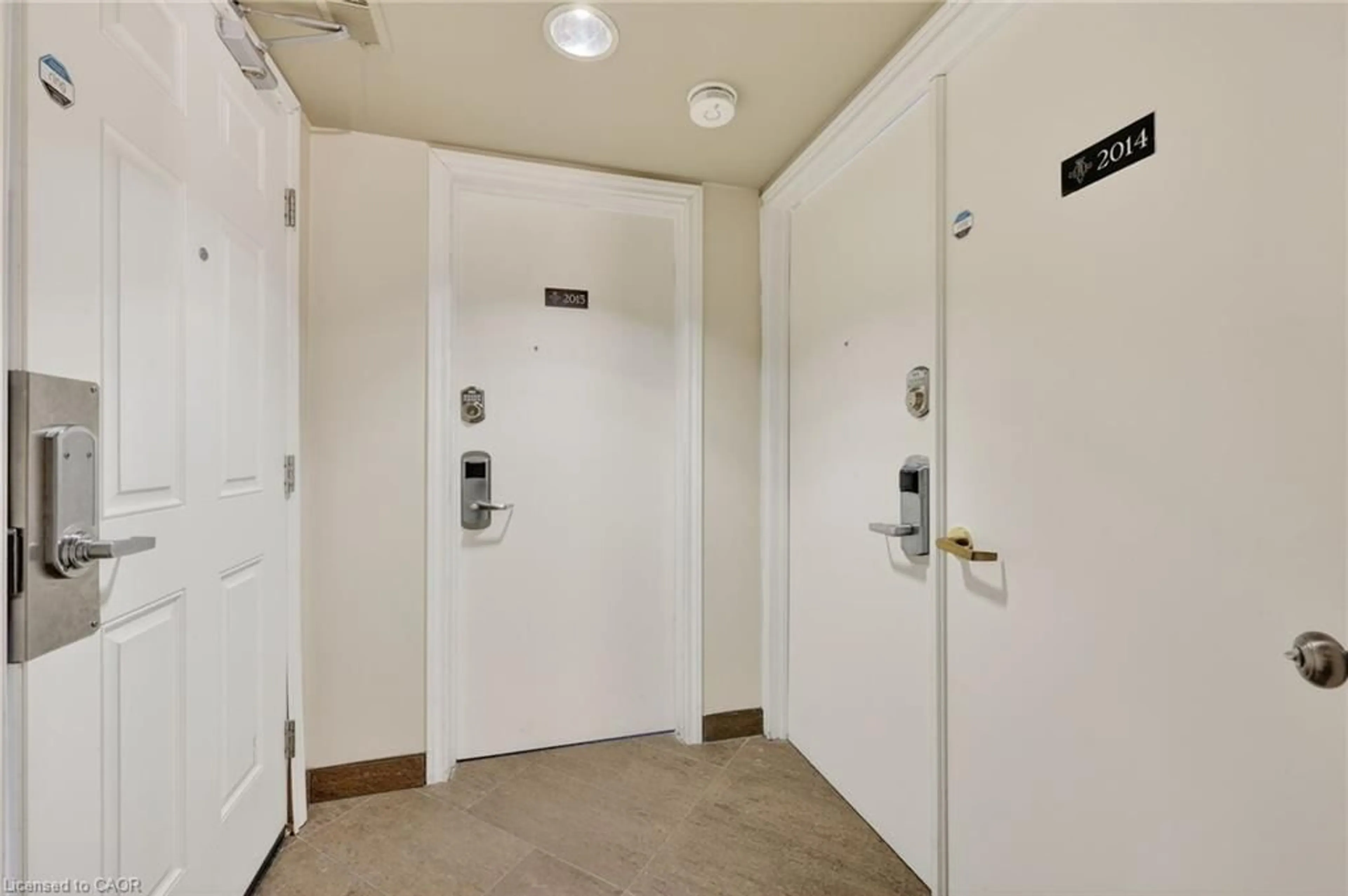 Indoor foyer for 90 Highland Dr #2014/15, Simcoe Ontario L0L 2X0