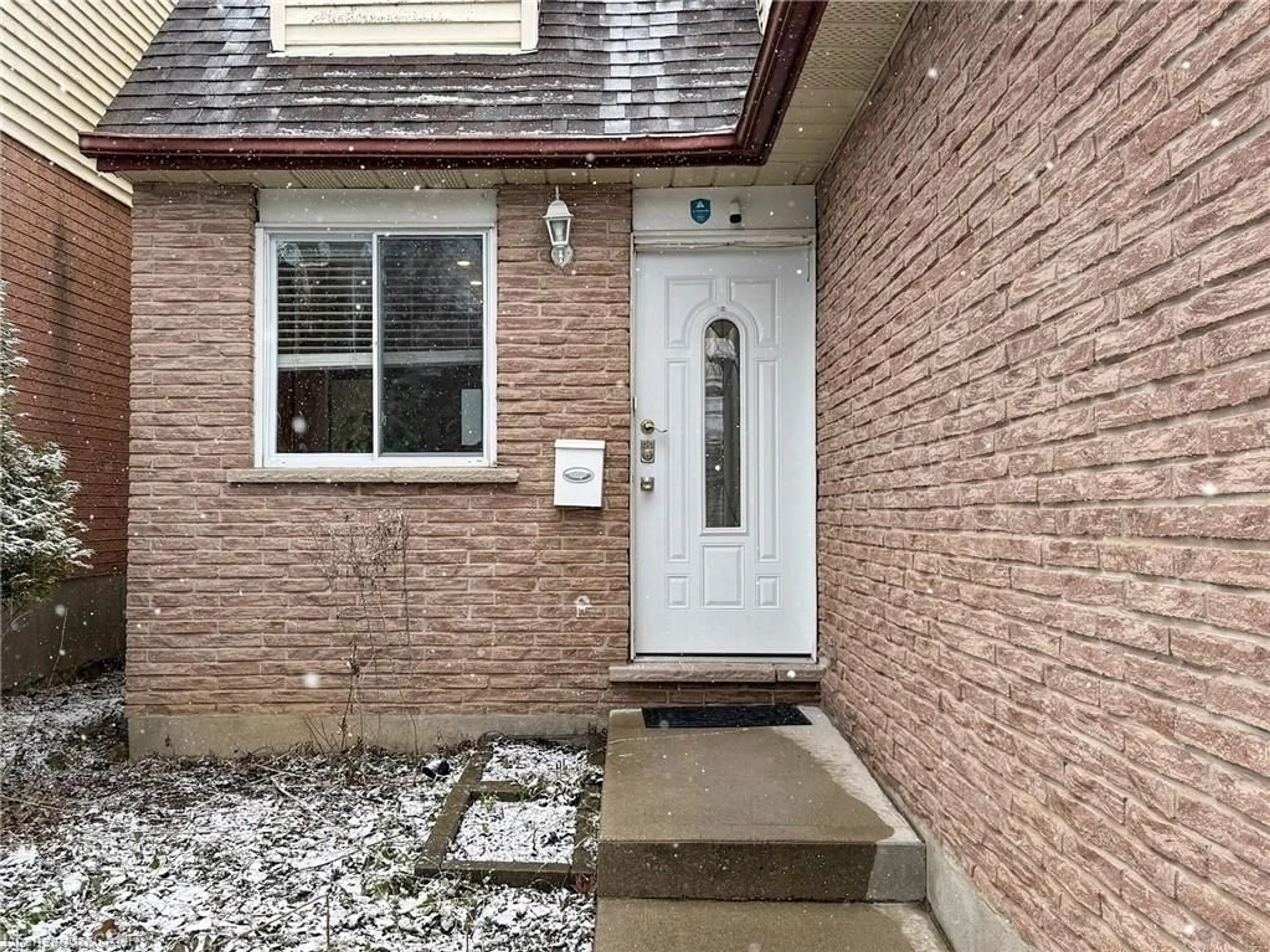 Unknown for 131 Ironwood Rd, Guelph Ontario N1G 3P5