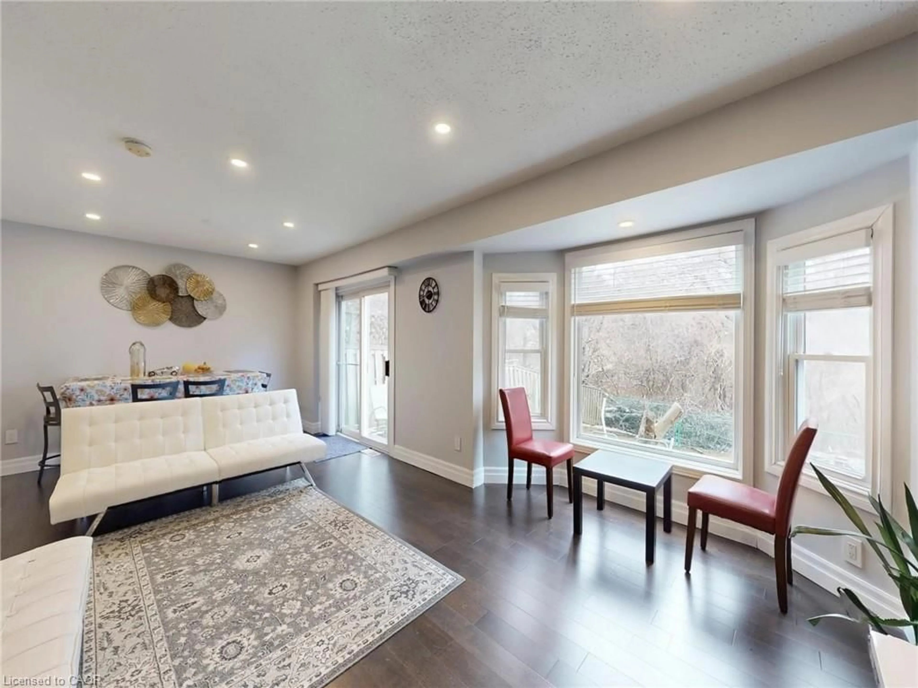 Living room with furniture, unknown for 131 Ironwood Rd, Guelph Ontario N1G 3P5