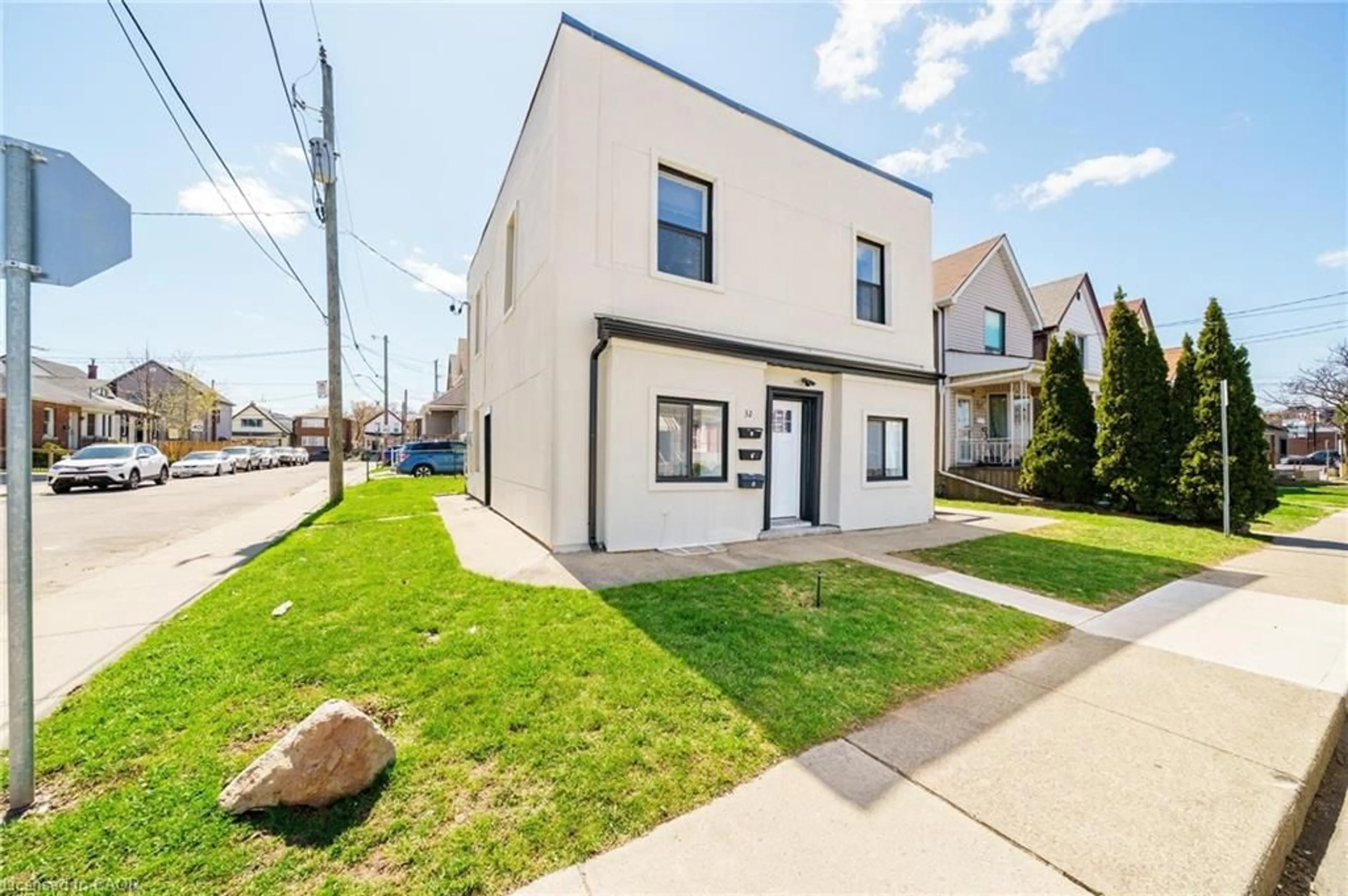 Unknown for 32 Britannia Ave, Hamilton Ontario L8H 1W4