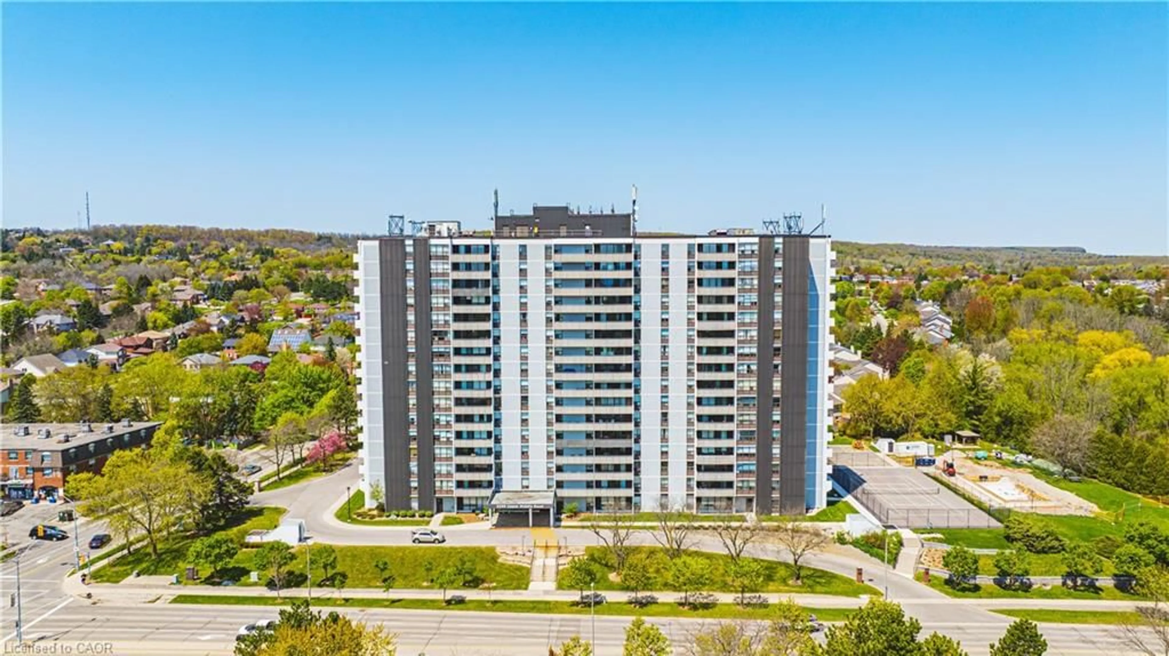 A pic from outside/outdoor area/front of a property/back of a property/a pic from drone, city buildings view from balcony for 2055 Upper Middle Rd #1206, Burlington Ontario L7P 3P4