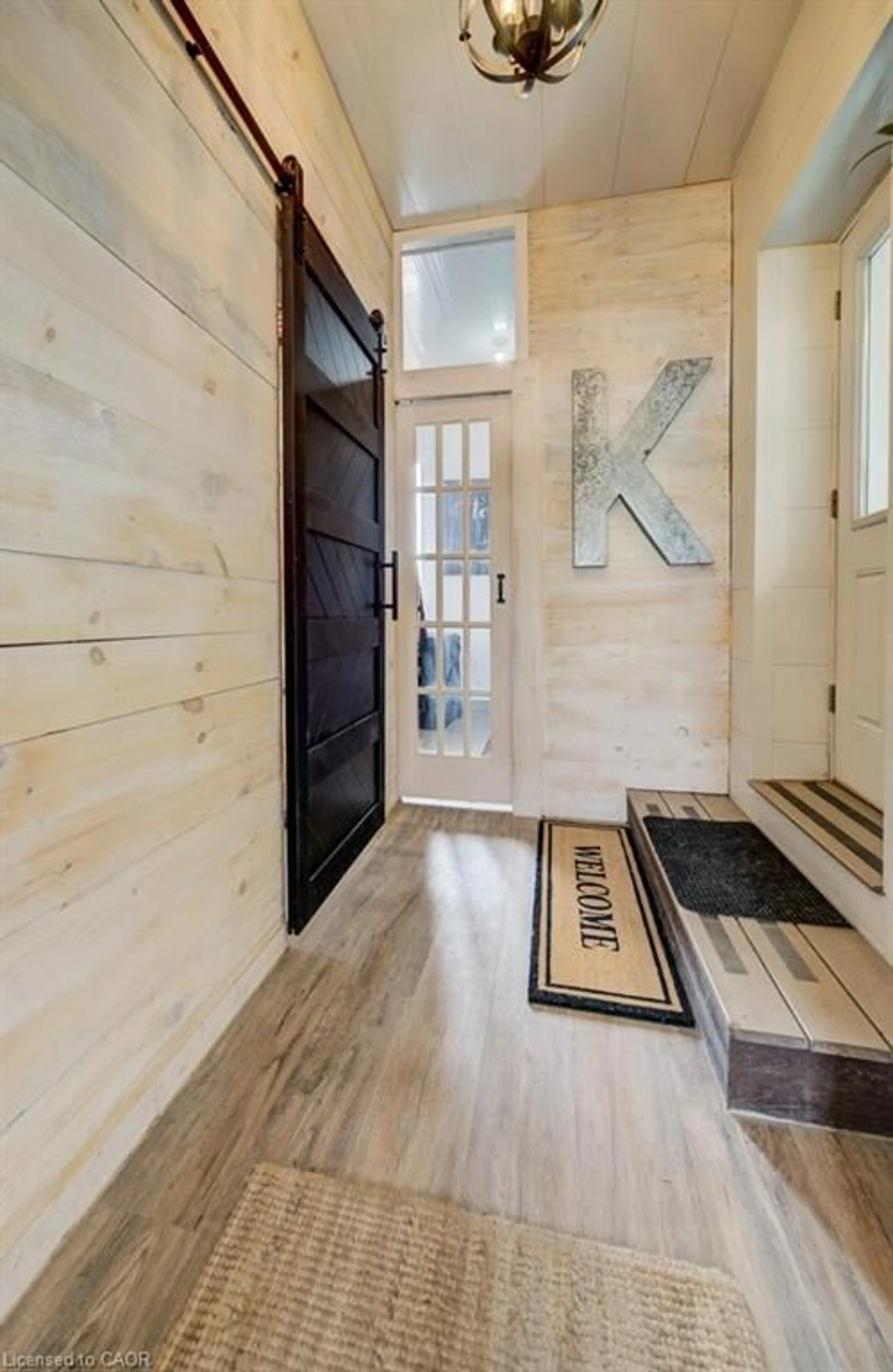 Indoor entryway for 43342 Amberley Rd, Wroxeter Ontario N0G 2X0