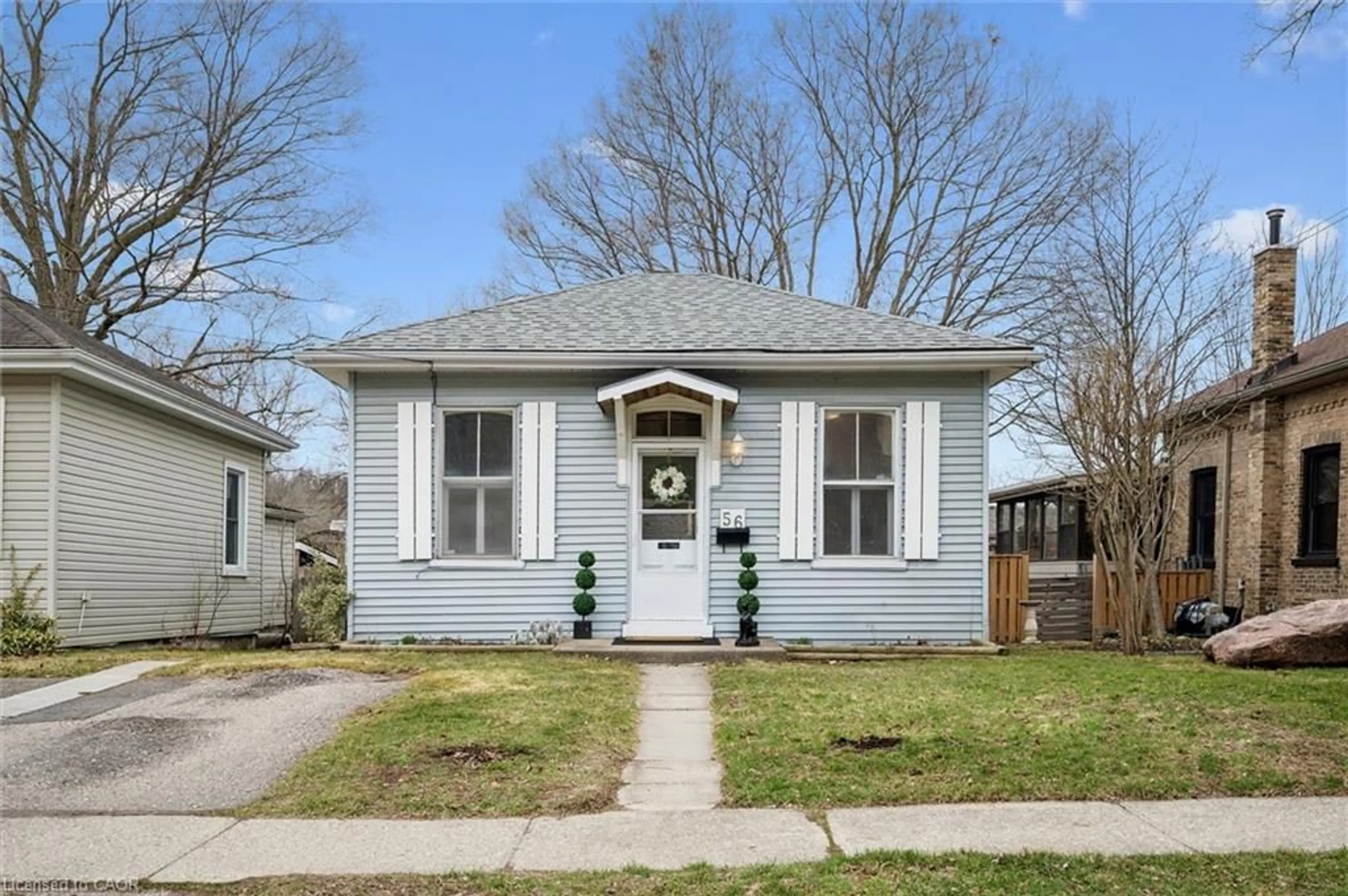 Home with vinyl exterior material, street for 56 Walnut St, Paris Ontario N3L 2J3