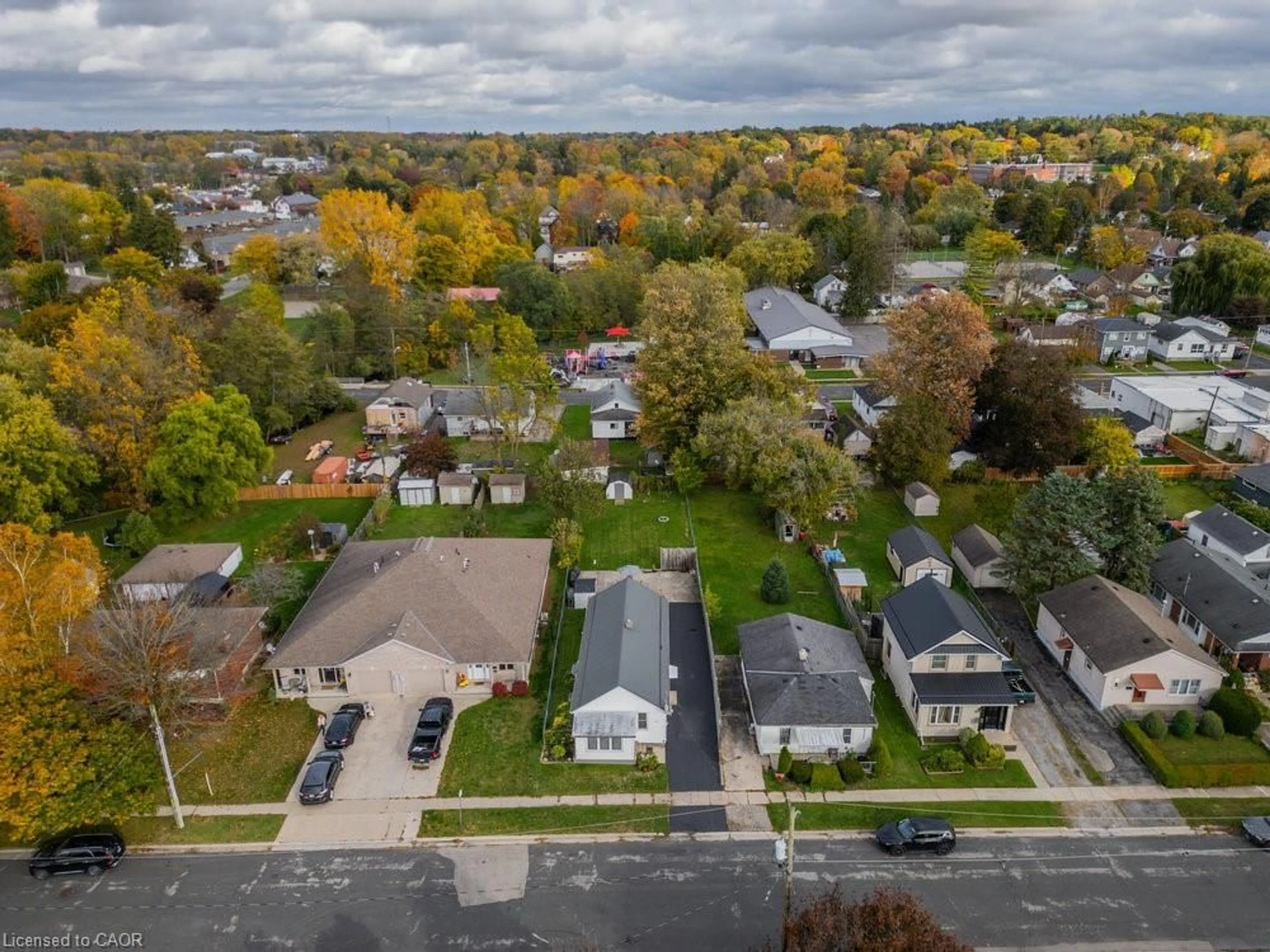 A pic from outside/outdoor area/front of a property/back of a property/a pic from drone, street for 259 Metcalfe St, Simcoe Ontario N3Y 3Y1