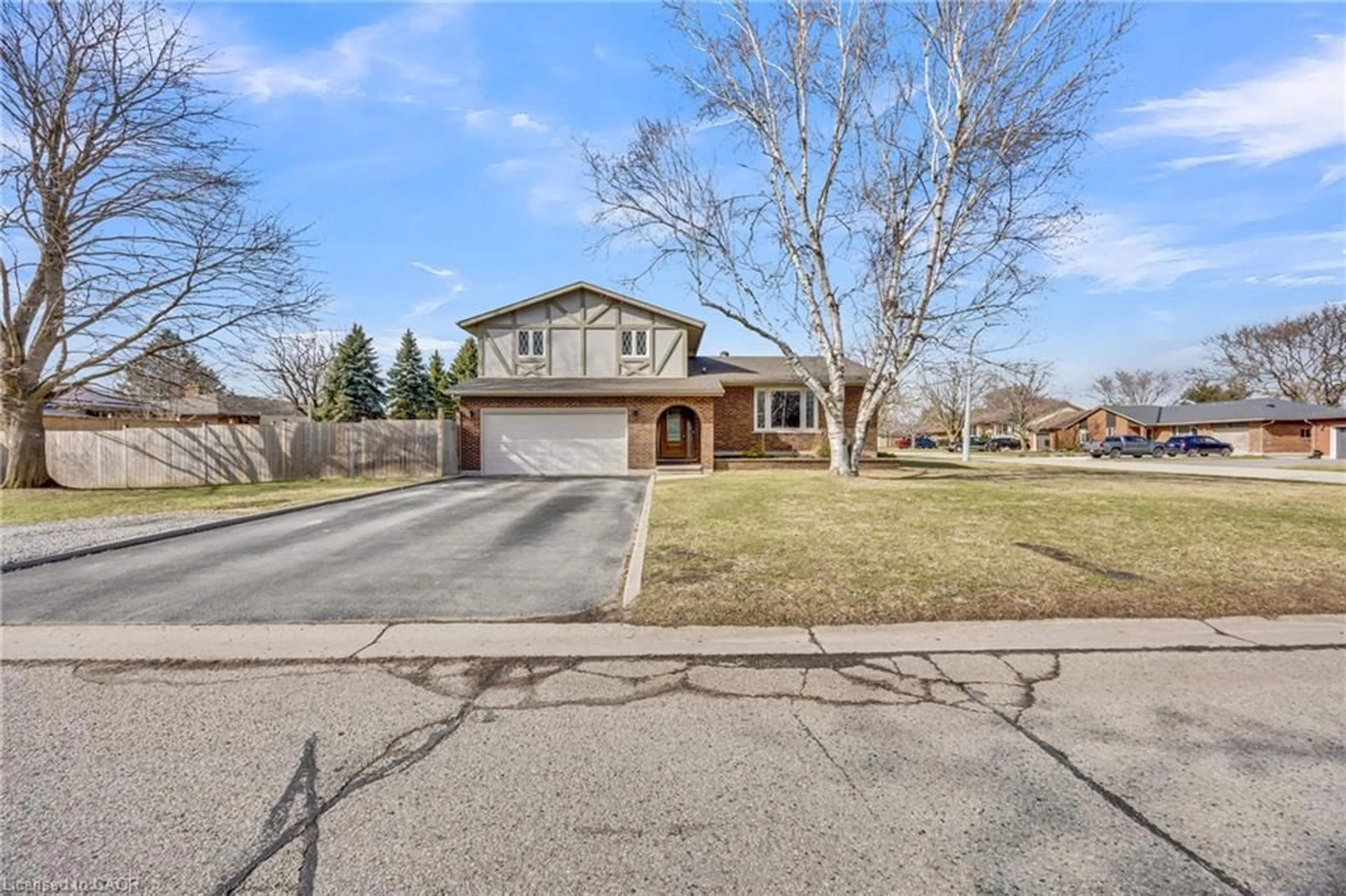 Unknown for 4 Demeyere Ave, Tillsonburg Ontario N4G 4V5