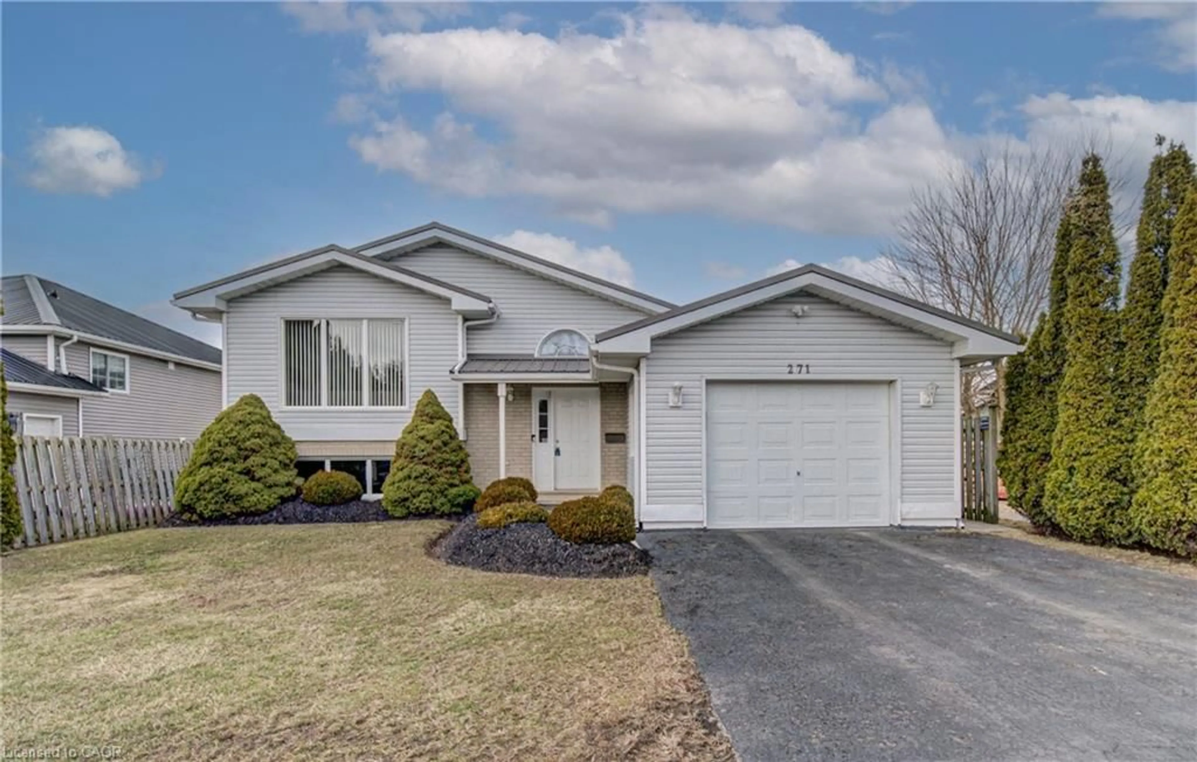 Home with vinyl exterior material, street for 271 College St, Waterford Ontario N0E 1Y0