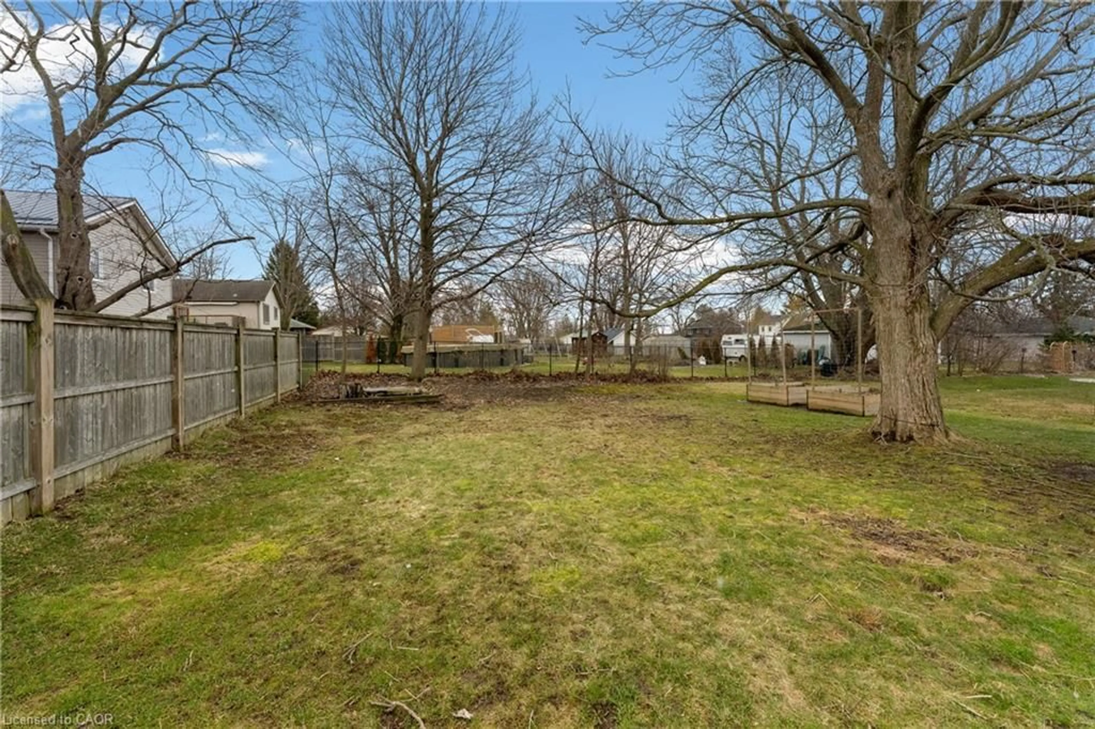 Patio, street for 216 Ridge Rd, Crystal Beach Ontario L0S 1B0