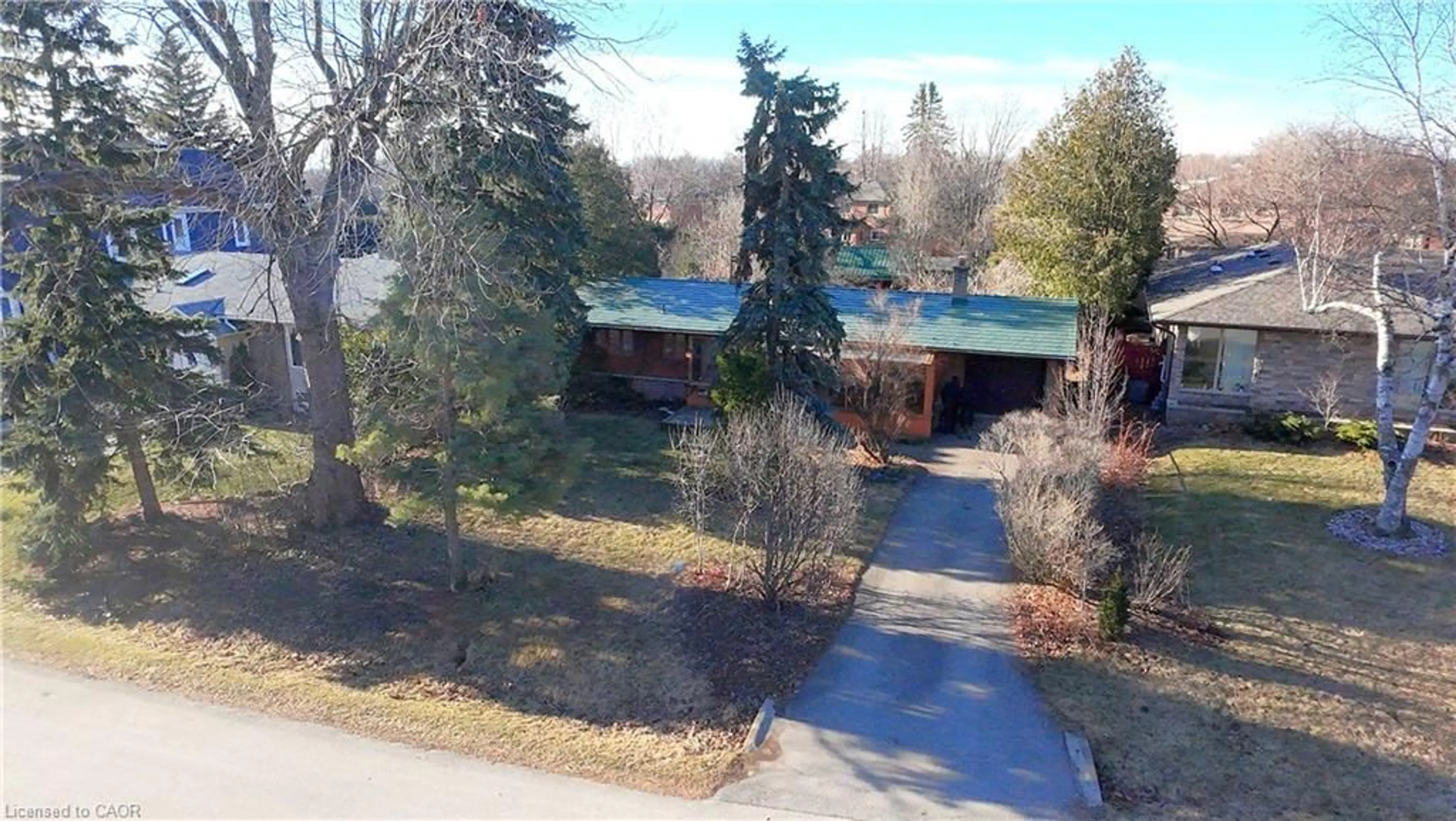 A pic from outside/outdoor area/front of a property/back of a property/a pic from drone, street for 1322 Langdale Cres, Oakville Ontario L6H 2K8