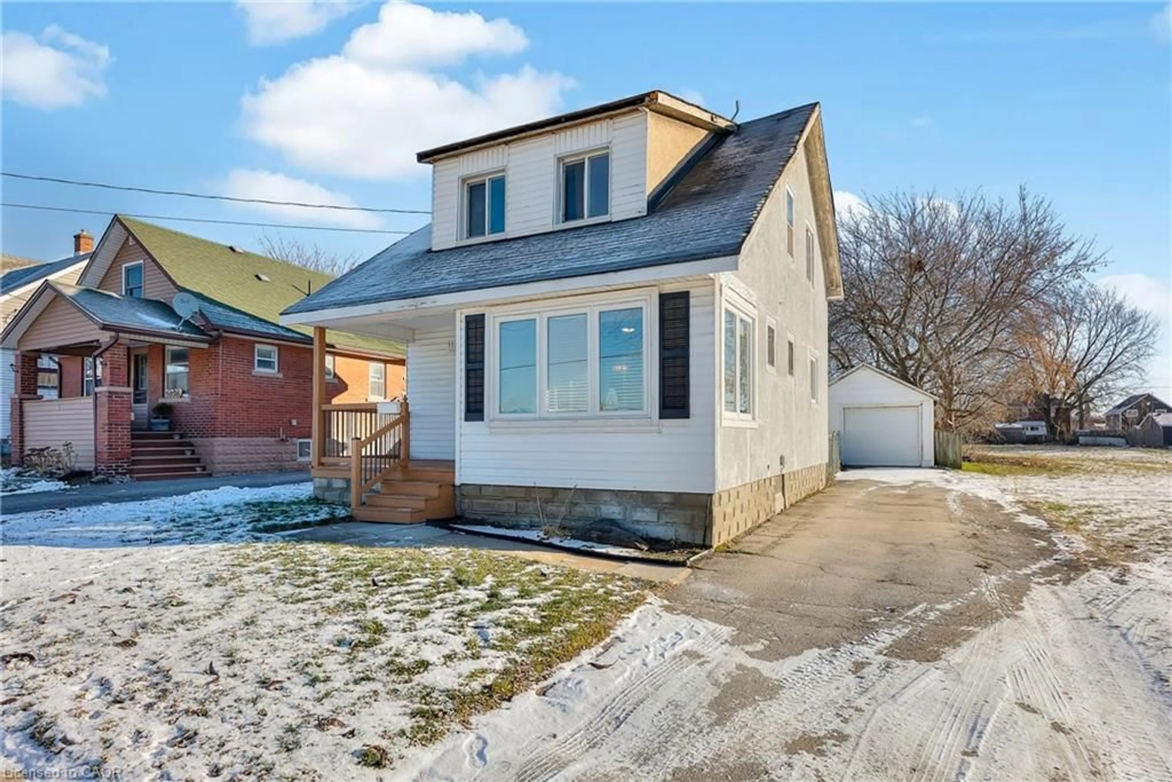 Home with brick exterior material, street for 5932 Carlton Ave, Niagara Falls Ontario L2G 5J5