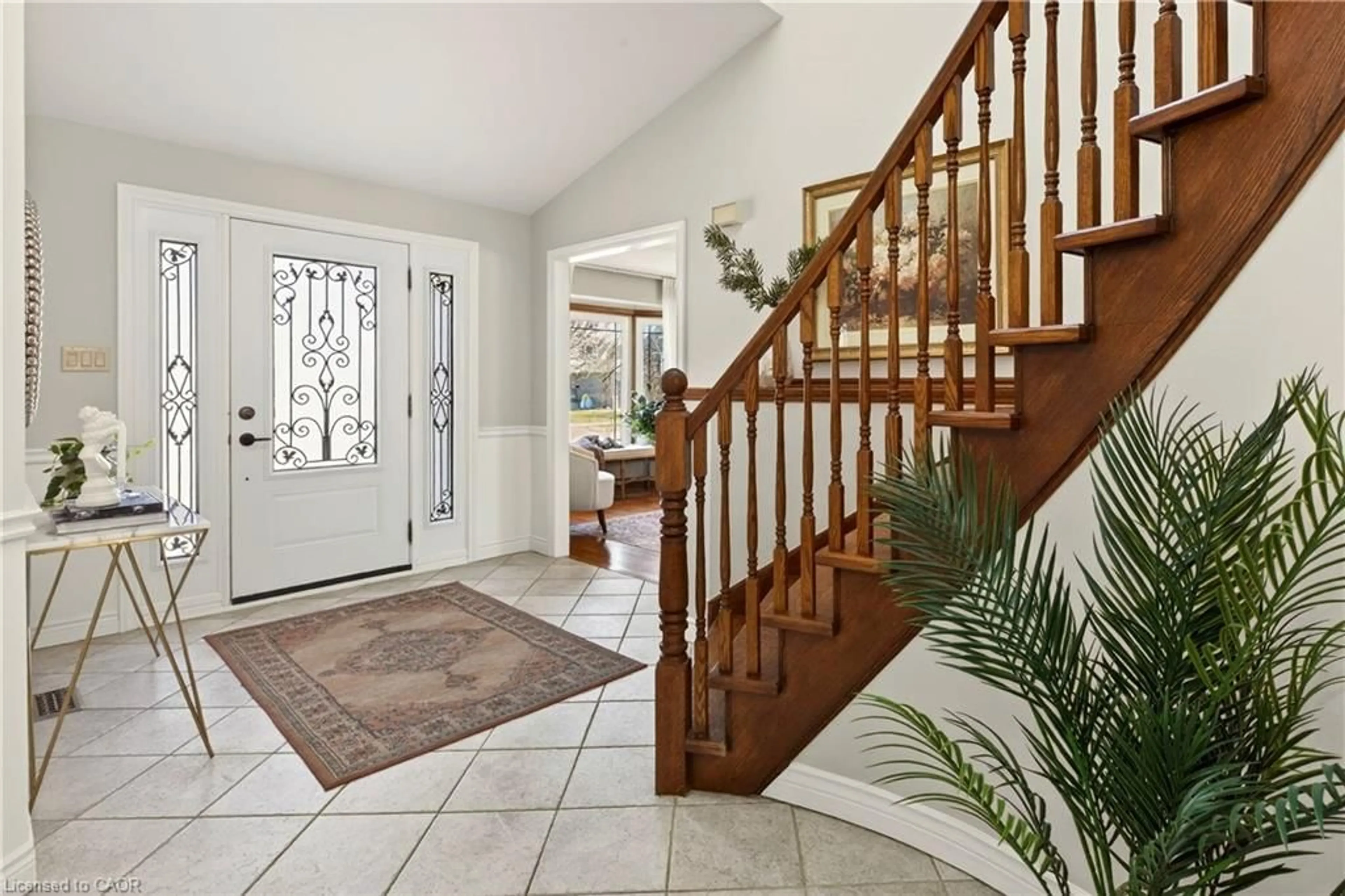 Indoor entryway for 159 Valera Dr, Stoney Creek Ontario L8E 4T1