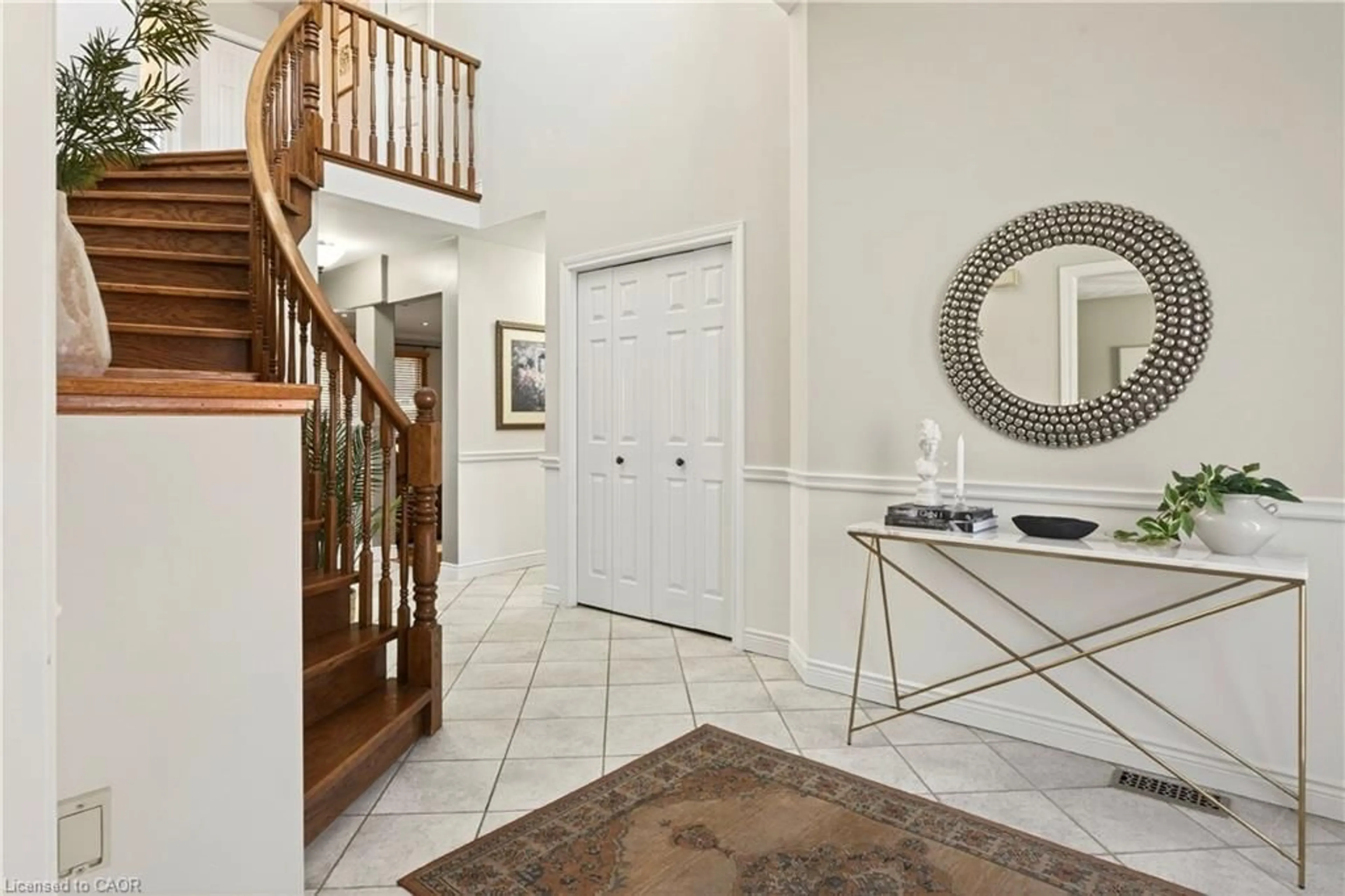 Indoor entryway for 159 Valera Dr, Stoney Creek Ontario L8E 4T1