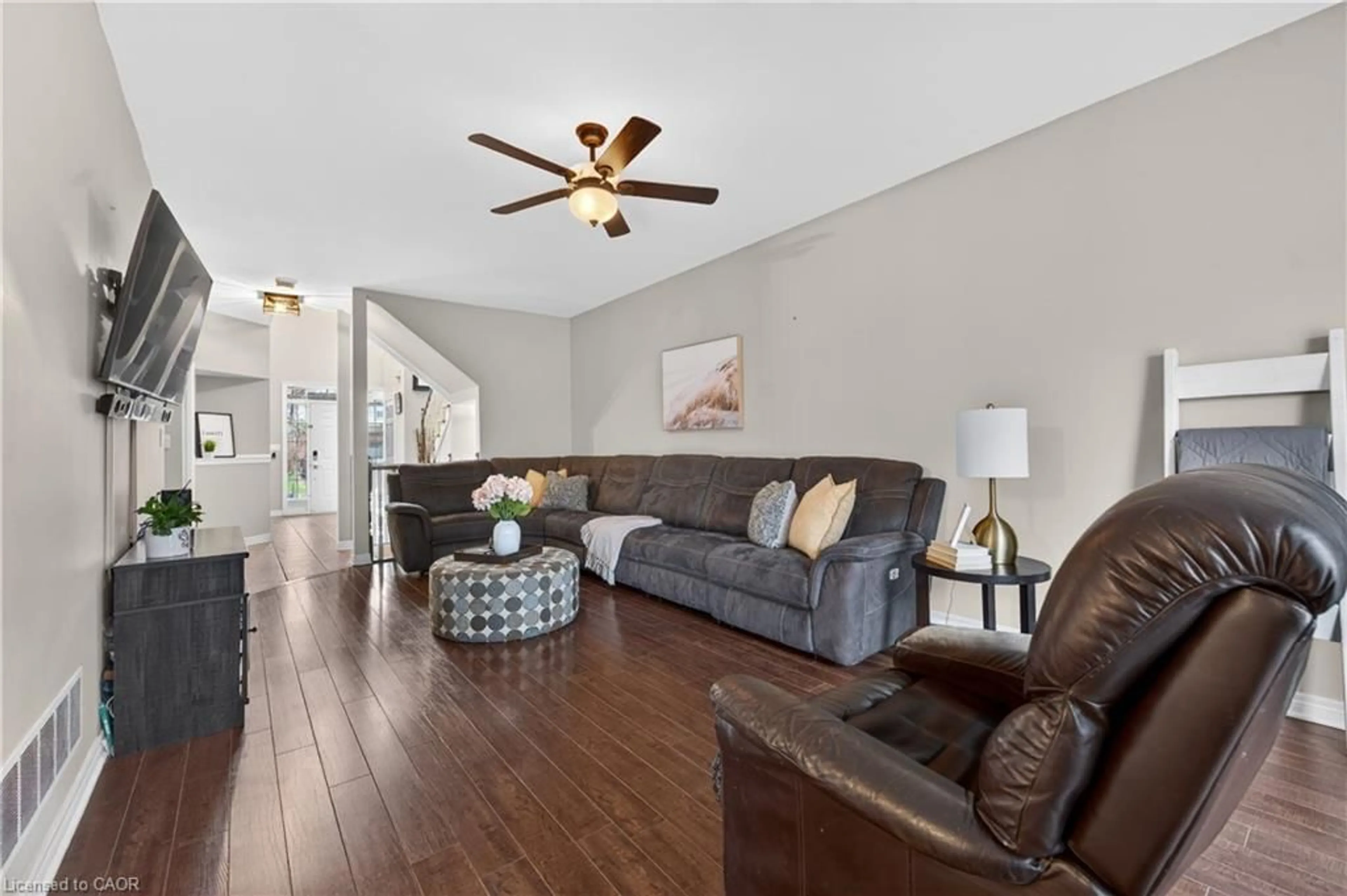 Living room with furniture, unknown for 4071 Bush Cres, Beamsville Ontario L3J 0G7