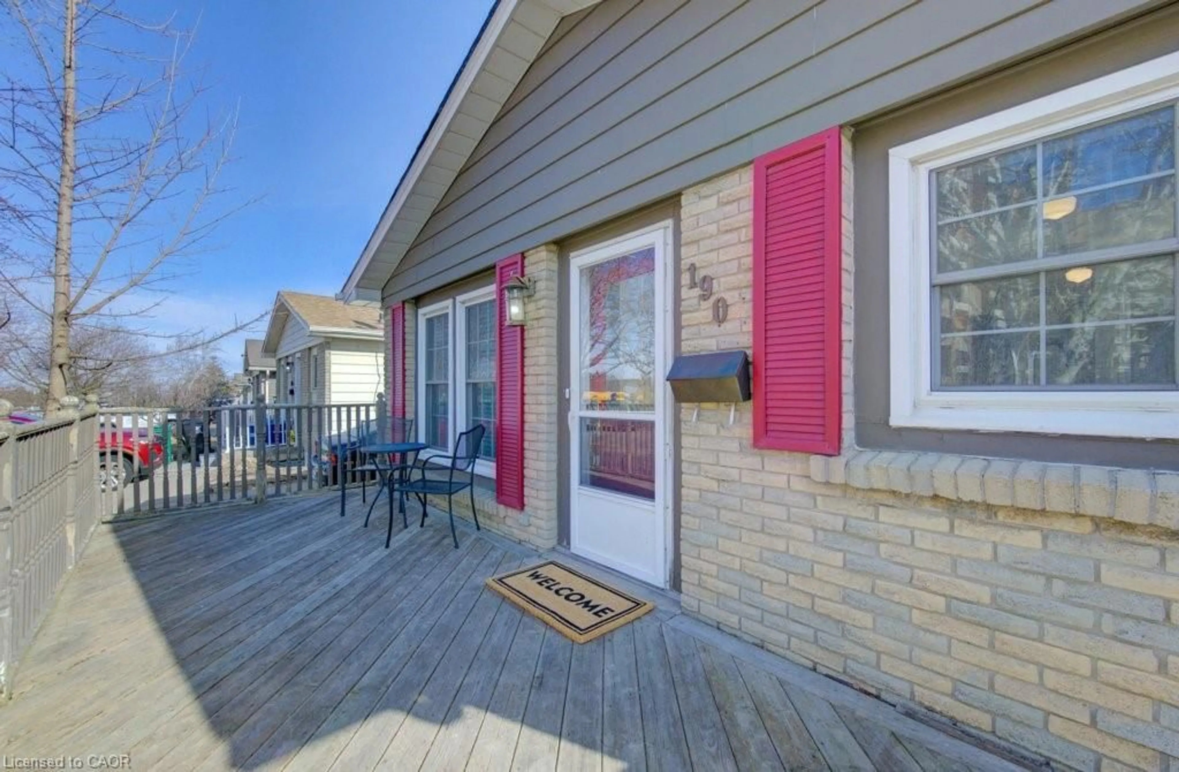 Patio, street for 190 Natchez Rd, Kitchener Ontario N2B 3L2
