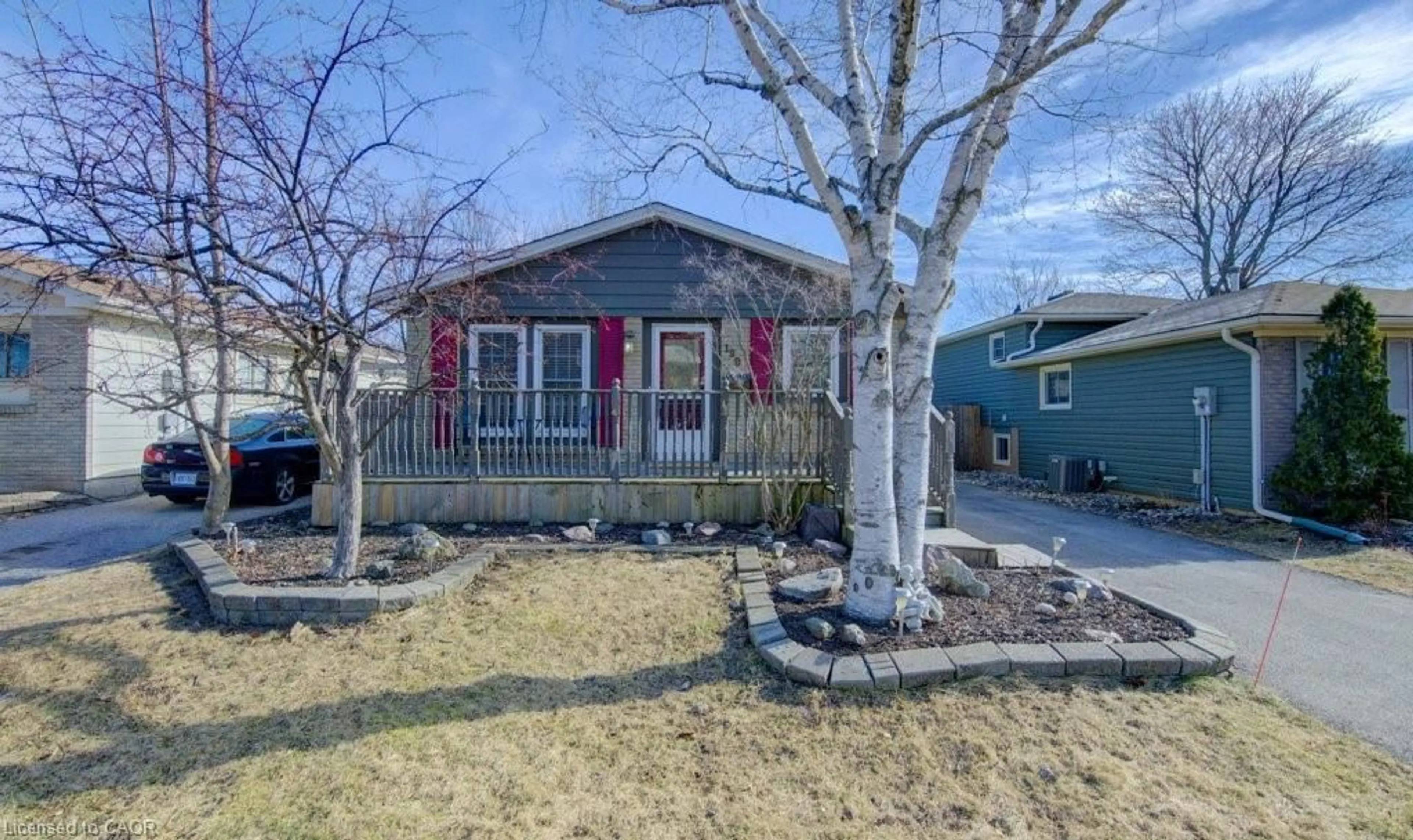 Home with vinyl exterior material, street for 190 Natchez Rd, Kitchener Ontario N2B 3L2