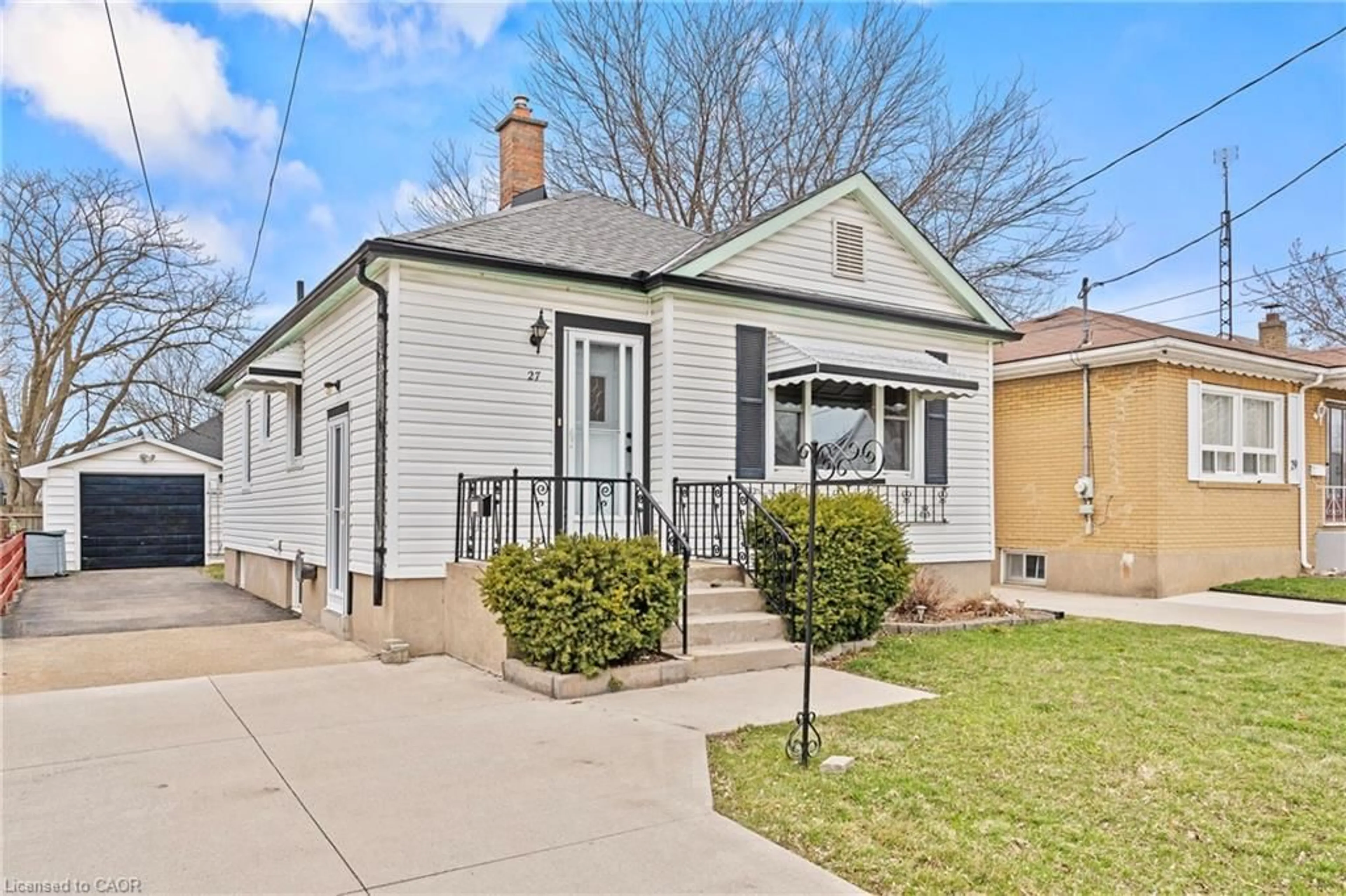 Home with vinyl exterior material, street for 27 Lorne St, St. Catharines Ontario L2P 3C6