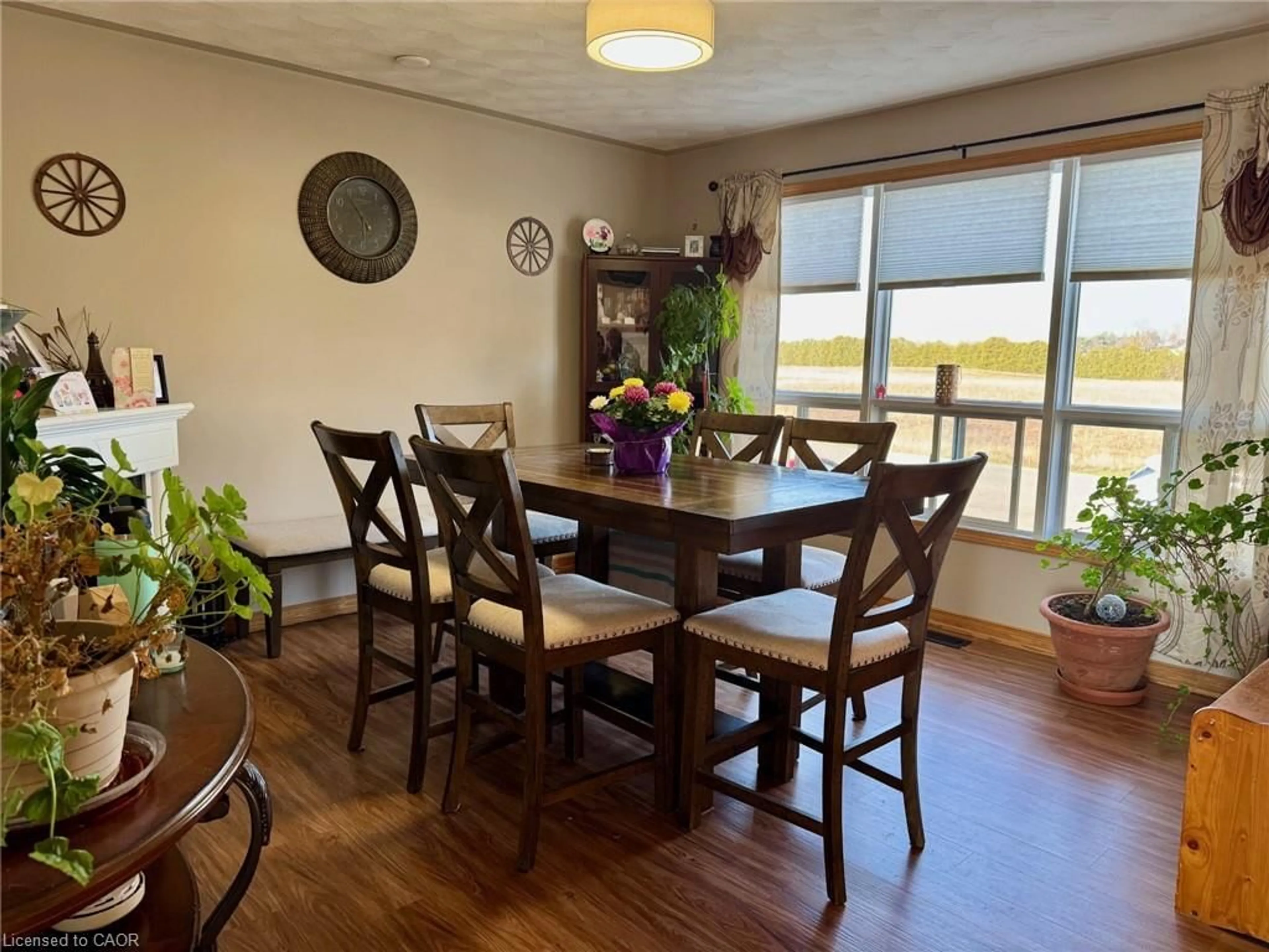 Dining room, wood/laminate floor for 13 Hawtrey Rd, Delhi Ontario N4B 2W5